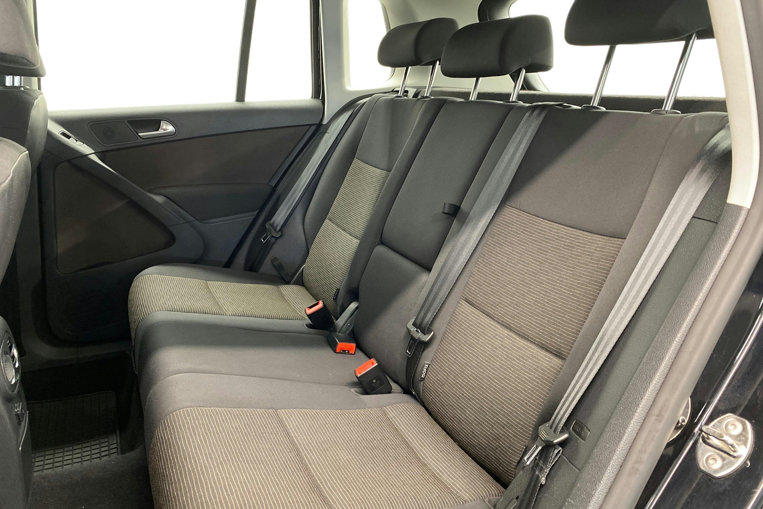 Musta Volkswagen Tiguan 2012 kuva 10.