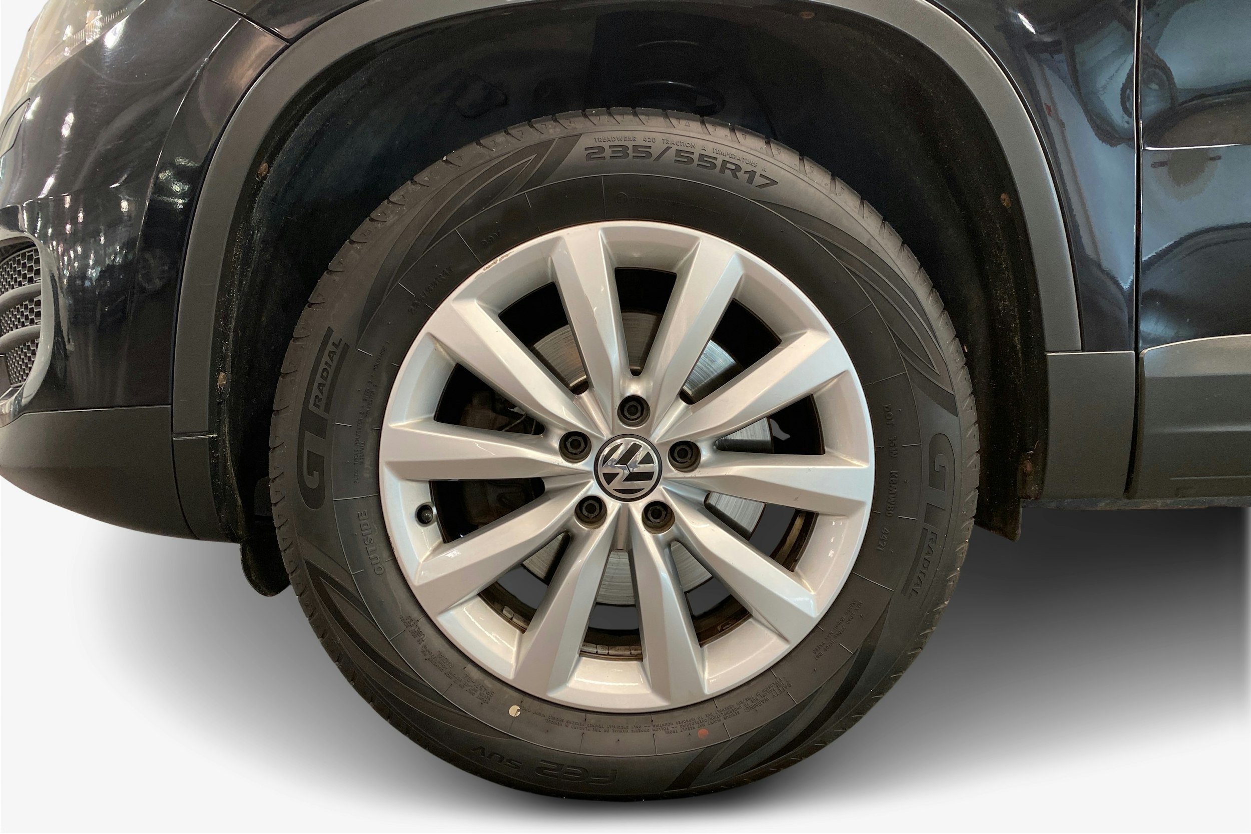 Musta Volkswagen Tiguan 2012 kuva 11.