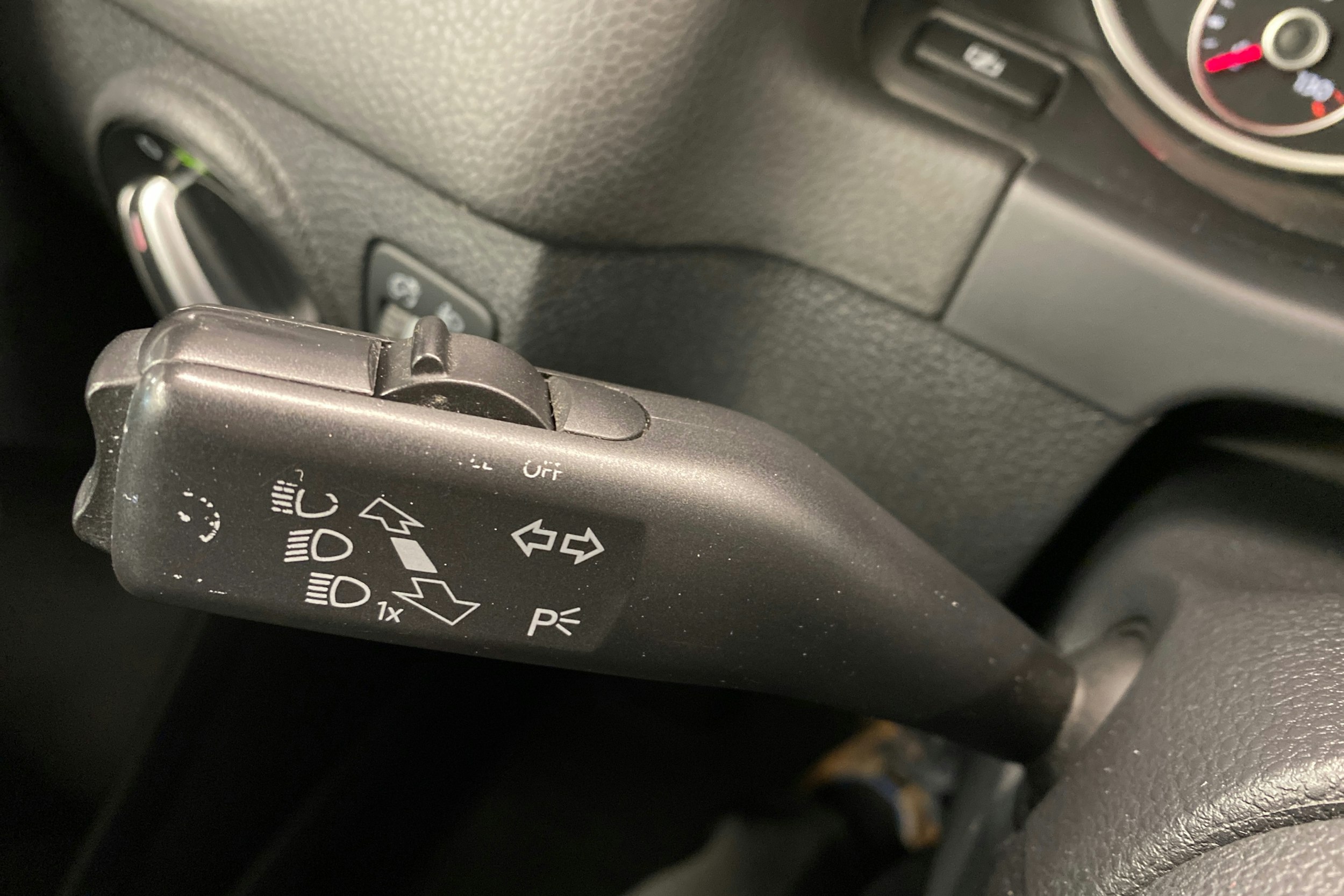 Musta Volkswagen Tiguan 2012 kuva 19.