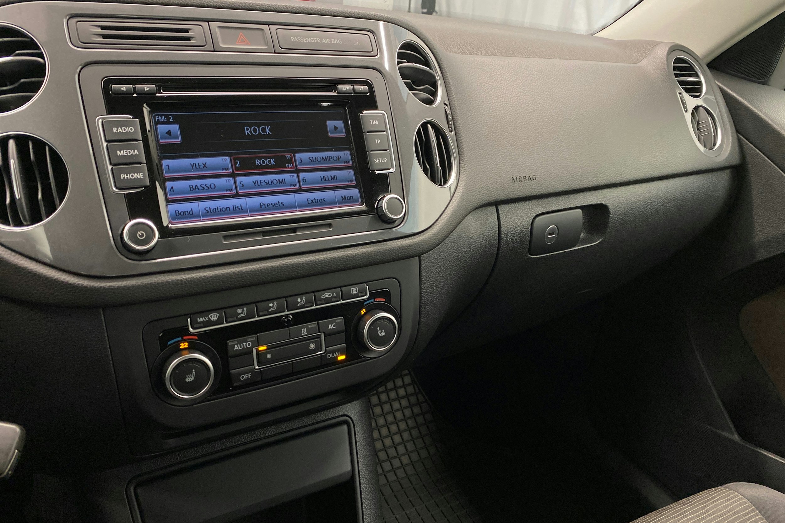 Musta Volkswagen Tiguan 2012 kuva 21.