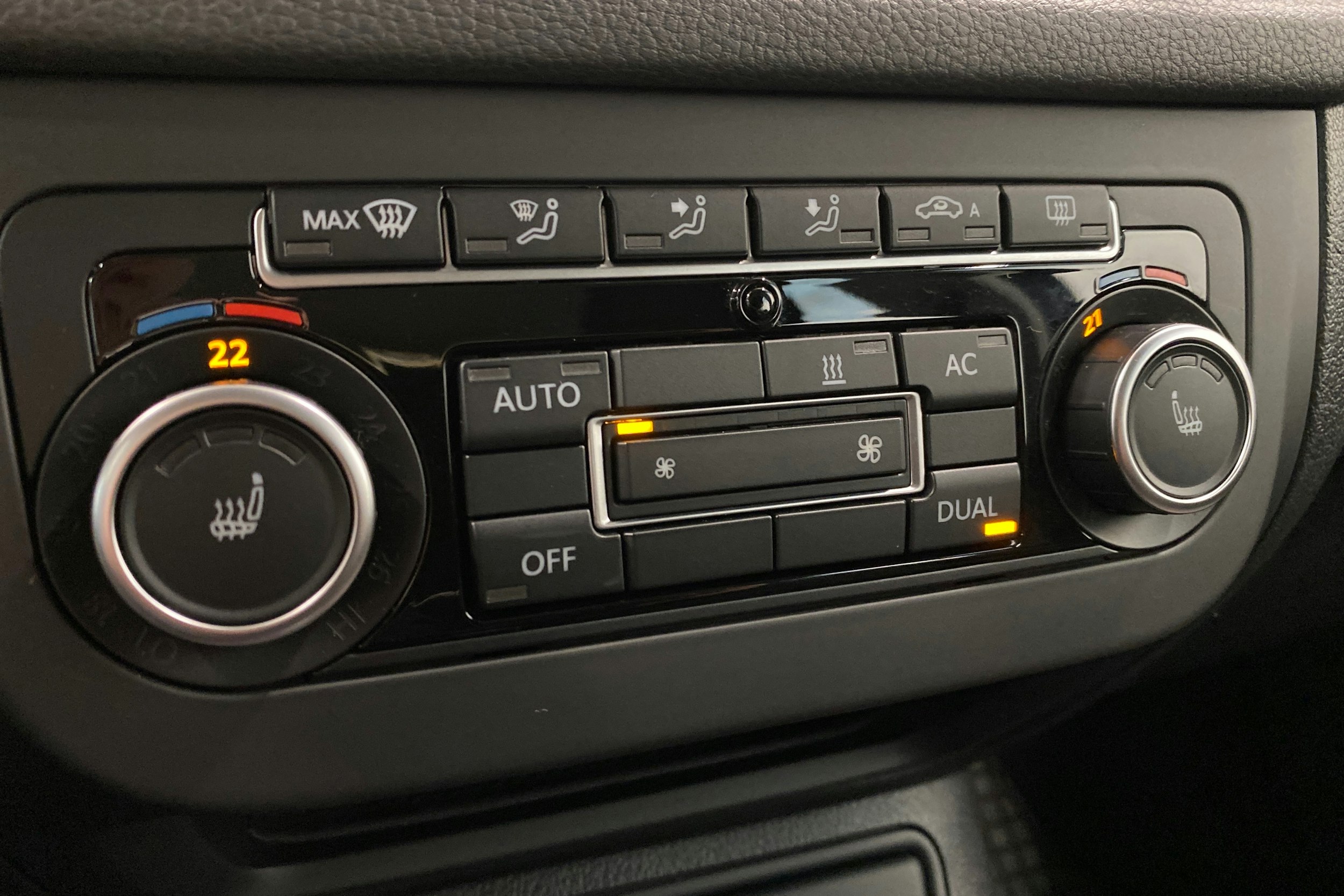 Musta Volkswagen Tiguan 2012 kuva 22.