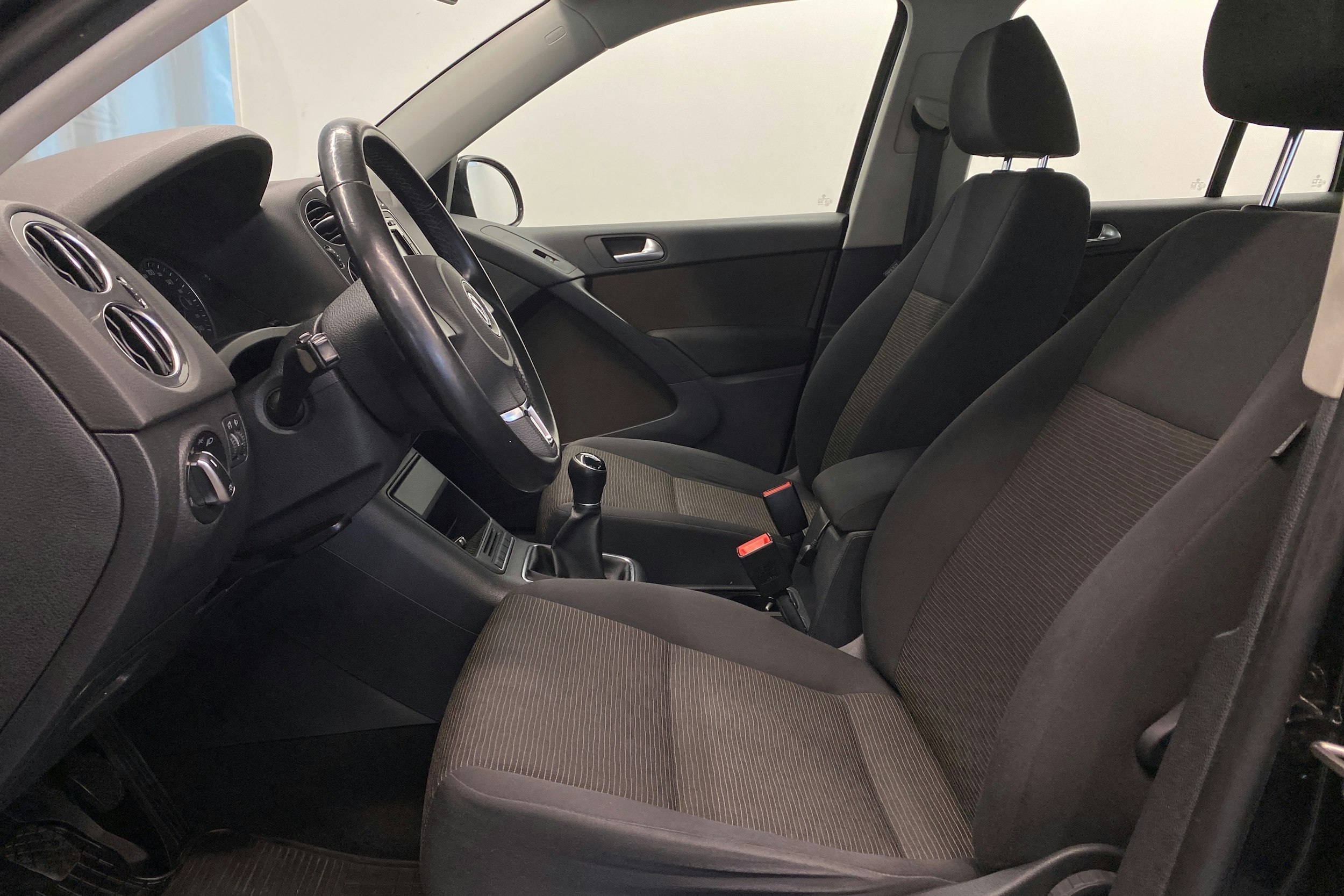 Musta Volkswagen Tiguan 2012 kuva 25.
