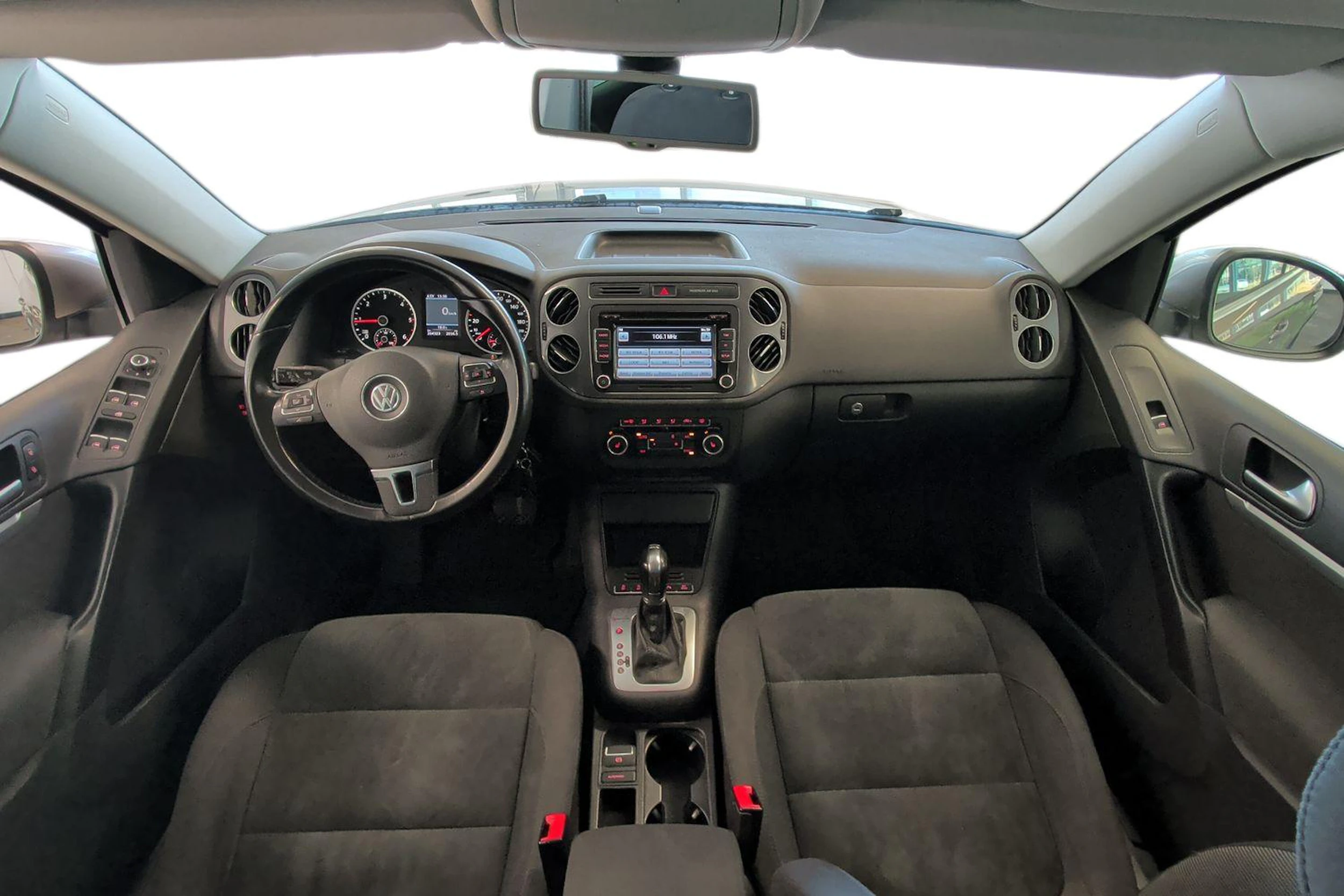 ruskea (beige) Volkswagen Tiguan 2012 kuva 9.