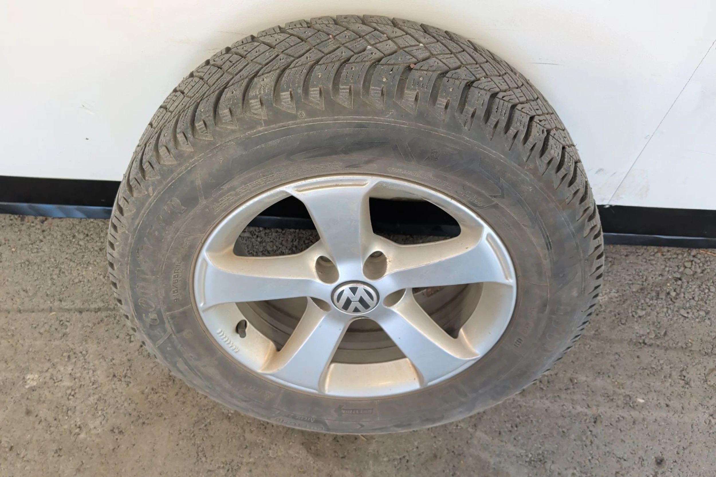 ruskea (beige) Volkswagen Tiguan 2012 kuva 13.