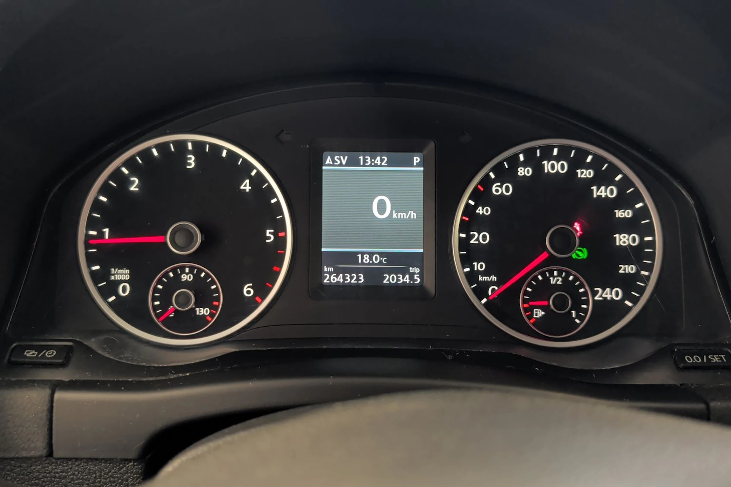 ruskea (beige) Volkswagen Tiguan 2012 kuva 23.