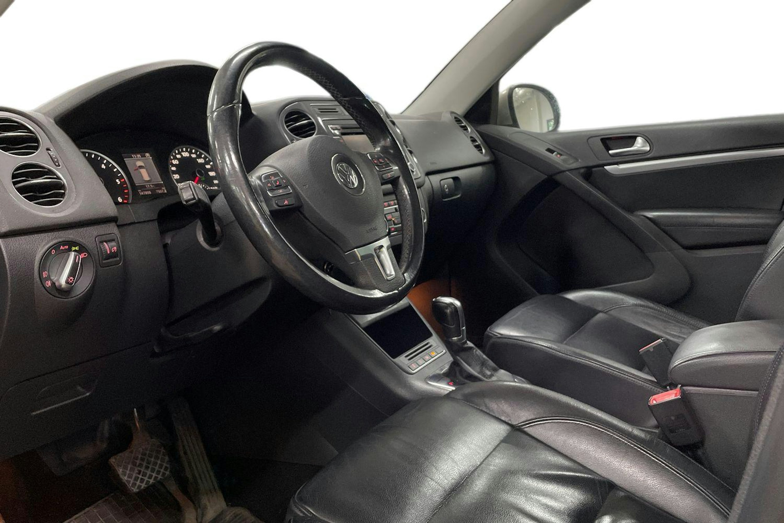 Ruskea (beige) Volkswagen Tiguan 2012 kuva 7.