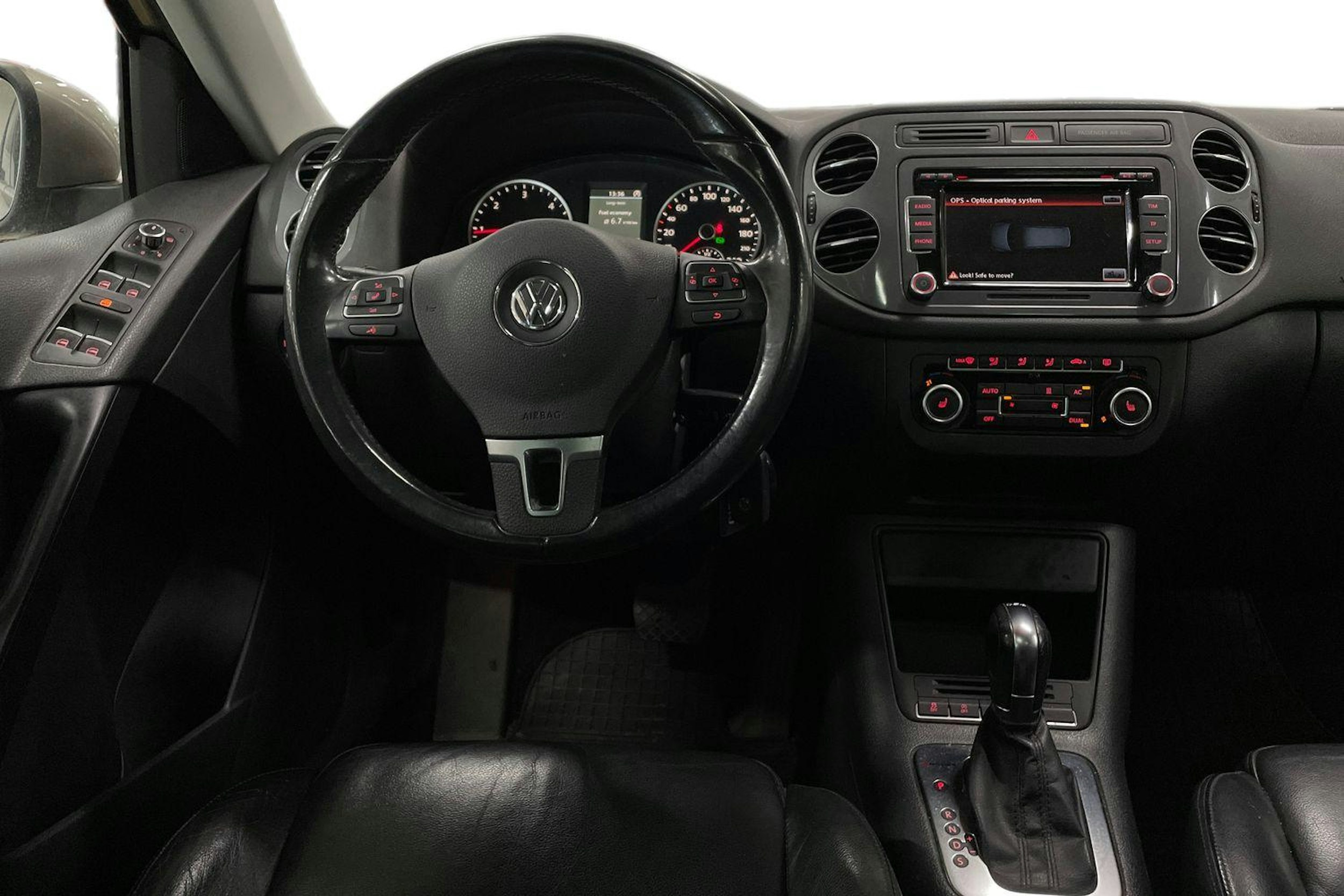 Ruskea (beige) Volkswagen Tiguan 2012 kuva 9.