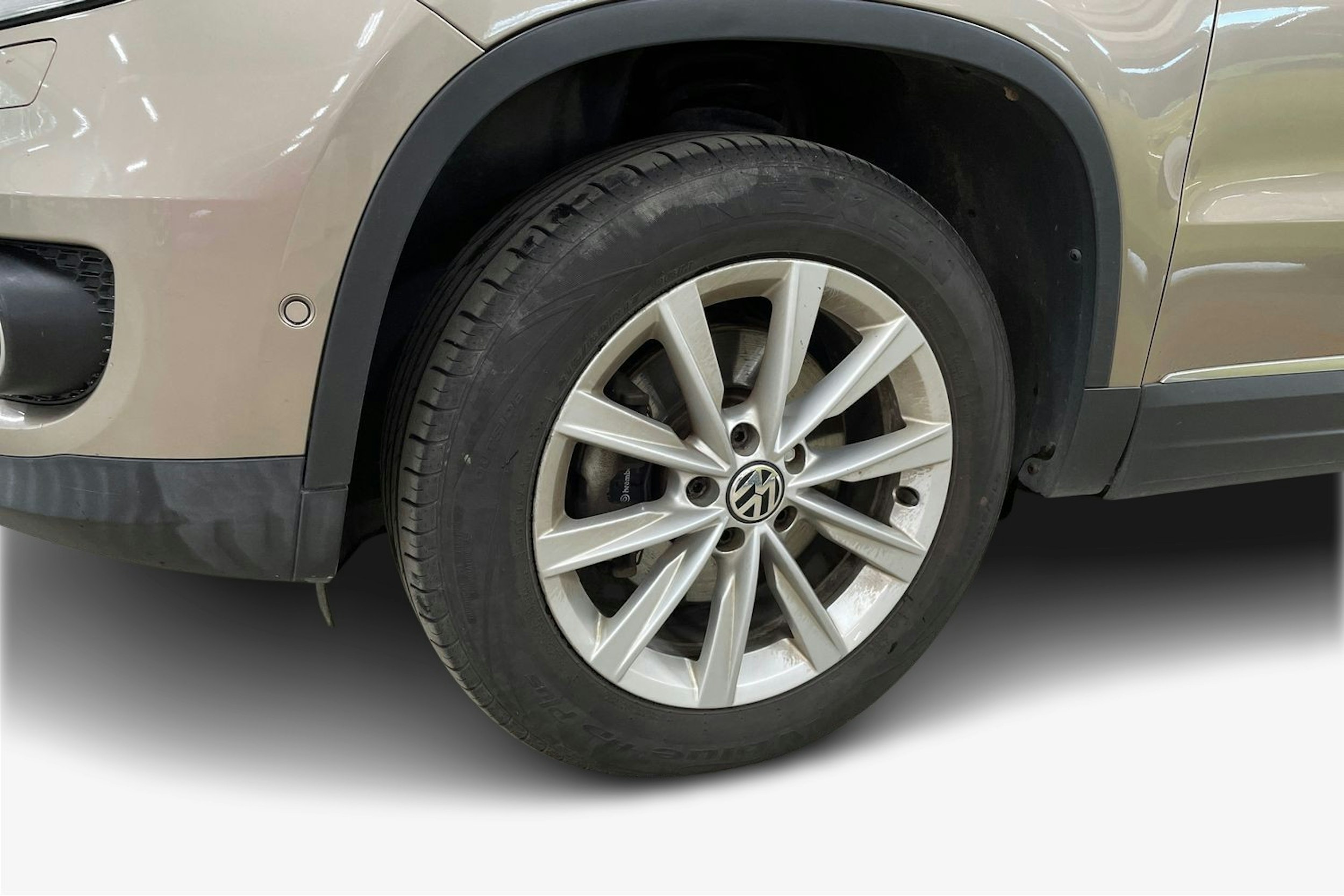 Ruskea (beige) Volkswagen Tiguan 2012 kuva 11.