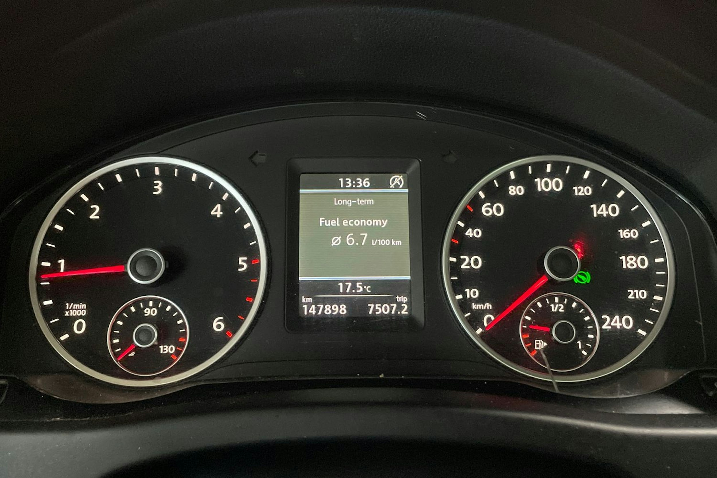 Ruskea (beige) Volkswagen Tiguan 2012 kuva 14.