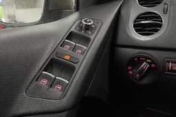 Ruskea (beige) Volkswagen Tiguan 2012 kuva 18.