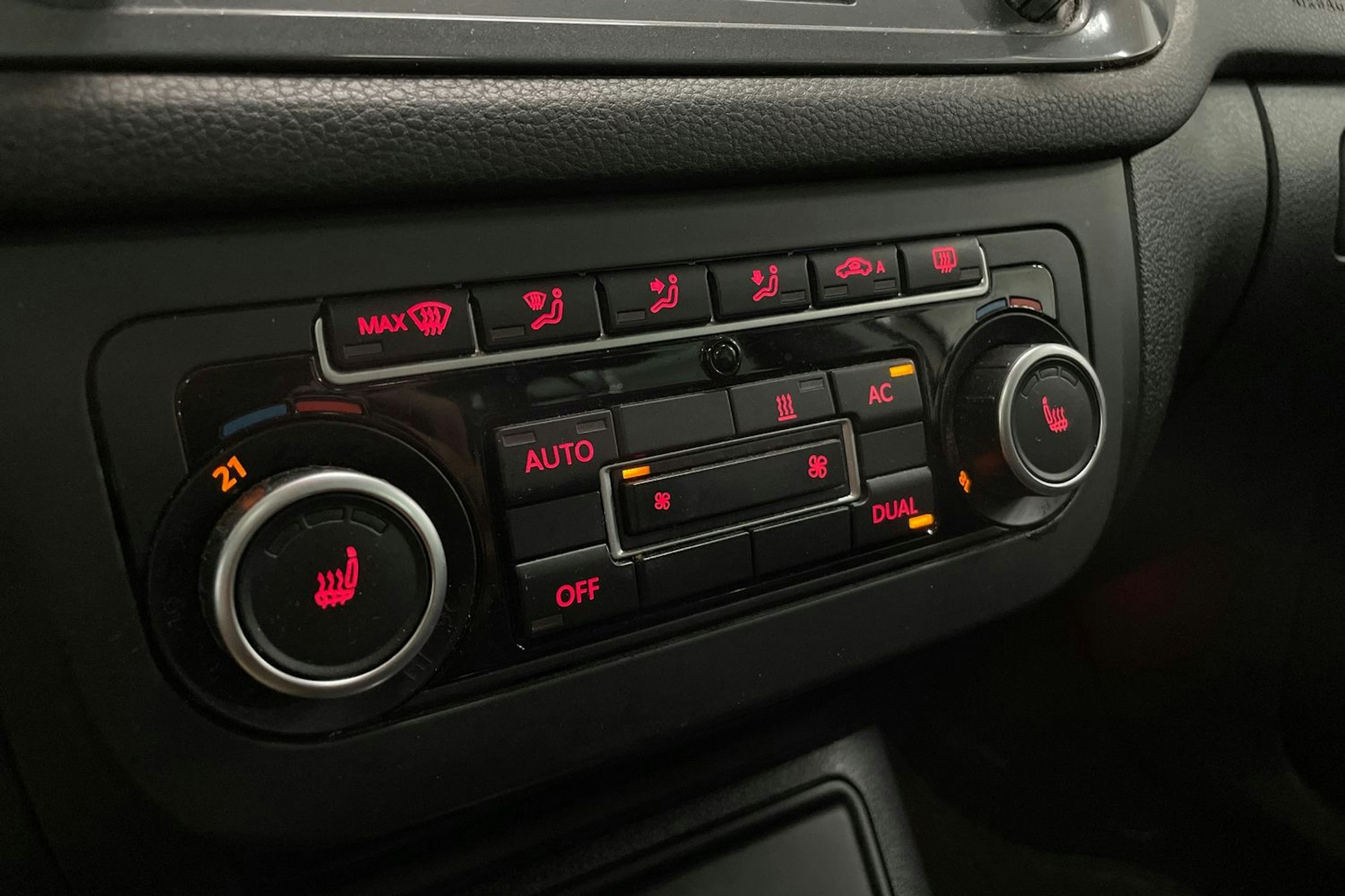Ruskea (beige) Volkswagen Tiguan 2012 kuva 21.