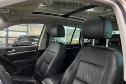 Ruskea (beige) Volkswagen Tiguan 2012 kuva 25.