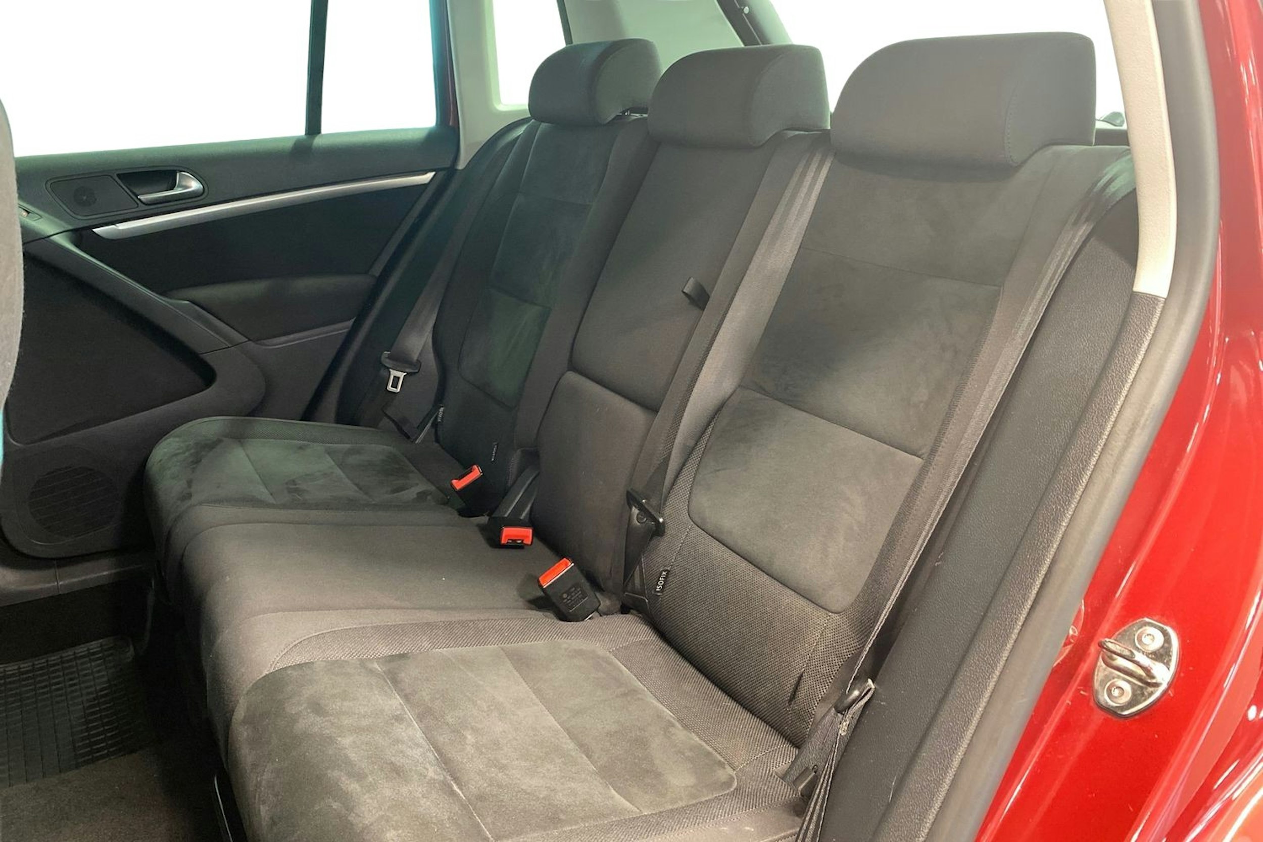 punainen Volkswagen Tiguan 2012 kuva 10.