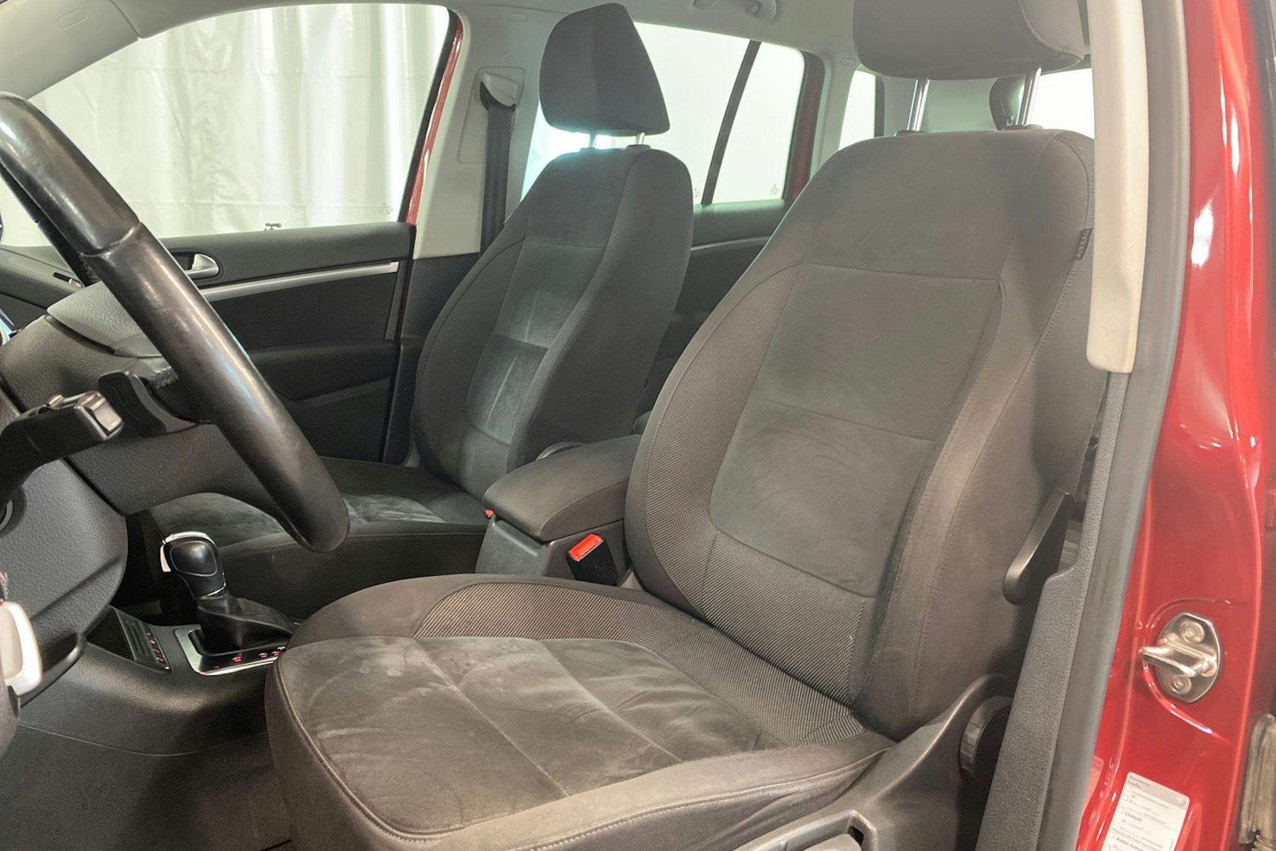 punainen Volkswagen Tiguan 2012 kuva 18.