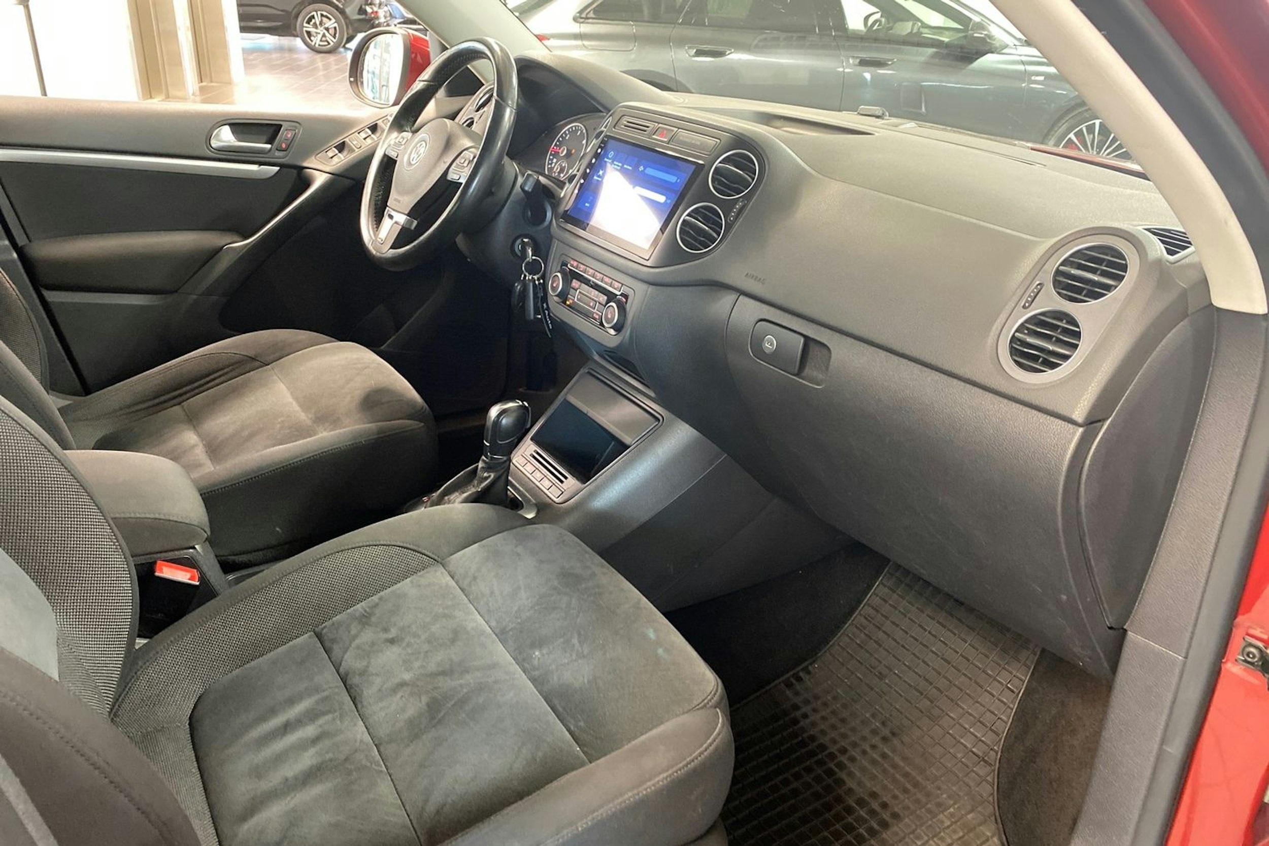 punainen Volkswagen Tiguan 2012 kuva 19.