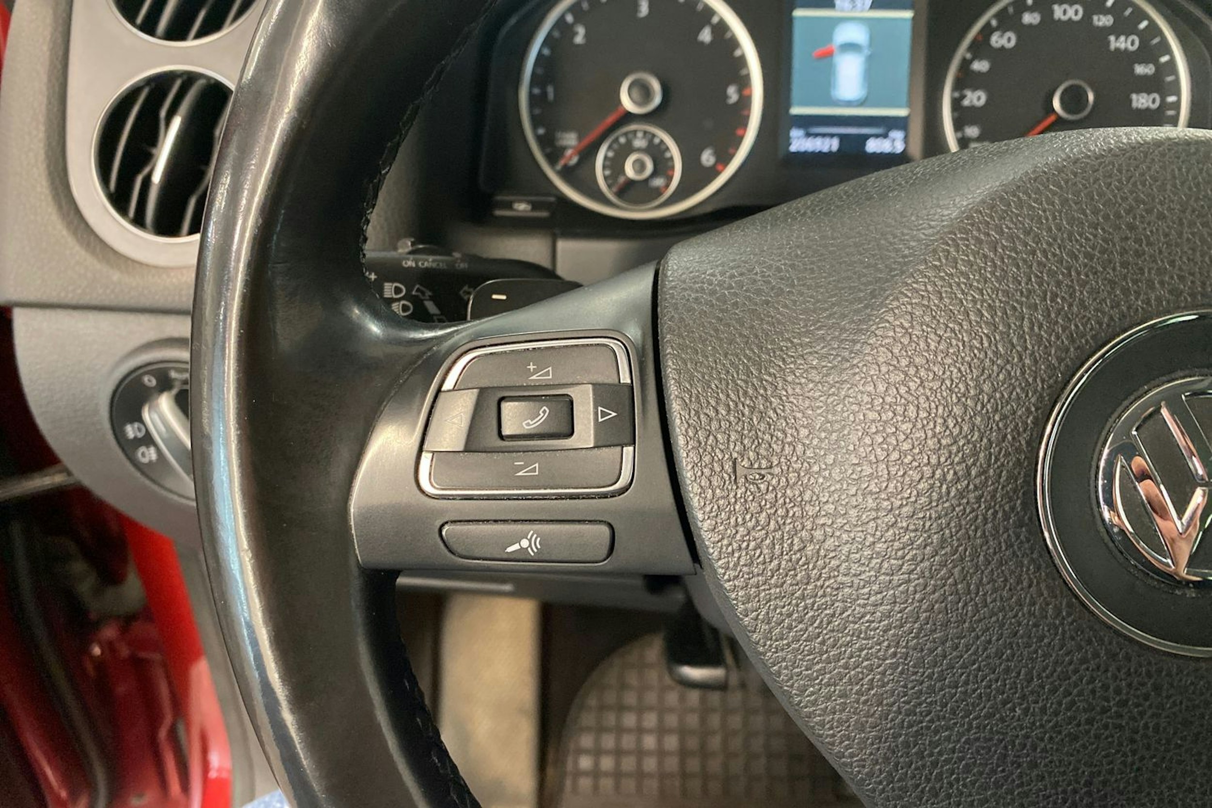 punainen Volkswagen Tiguan 2012 kuva 22.