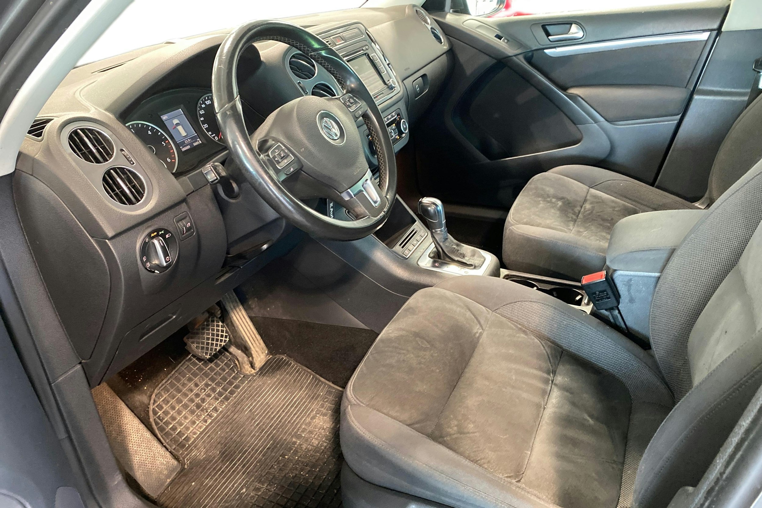 harmaa Volkswagen Tiguan 2012 kuva 3.