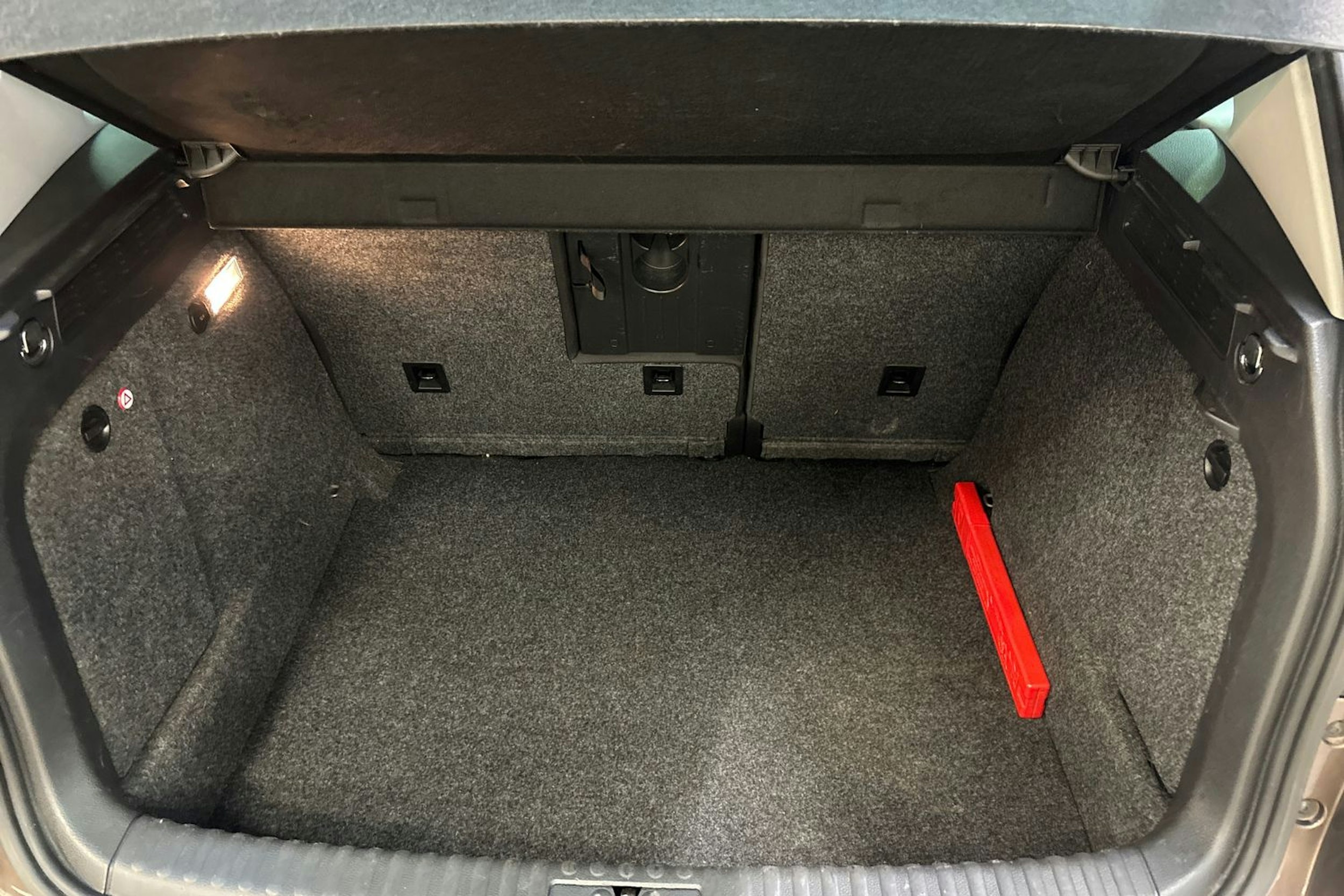 ruskea (beige) Volkswagen Tiguan 2012 kuva 14.