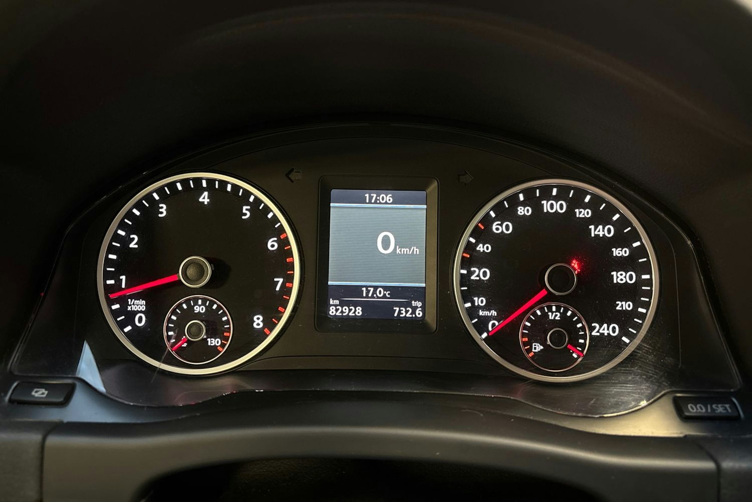 ruskea (beige) Volkswagen Tiguan 2012 kuva 17.