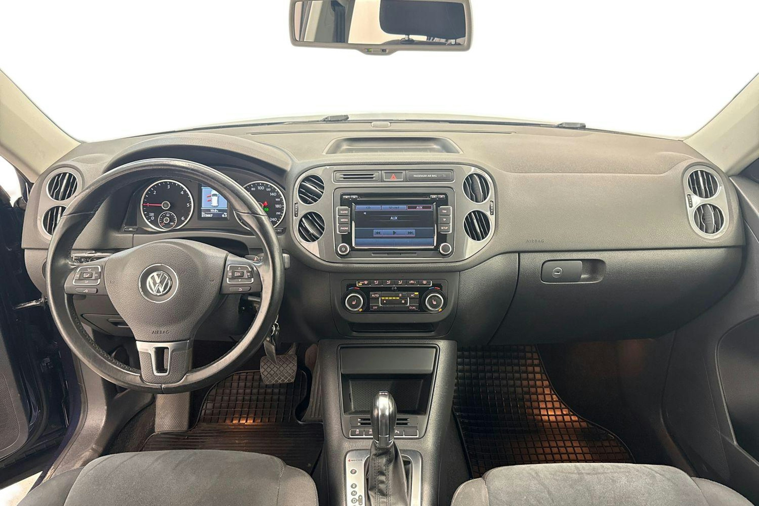 sininen Volkswagen Tiguan 2012 kuva 9.