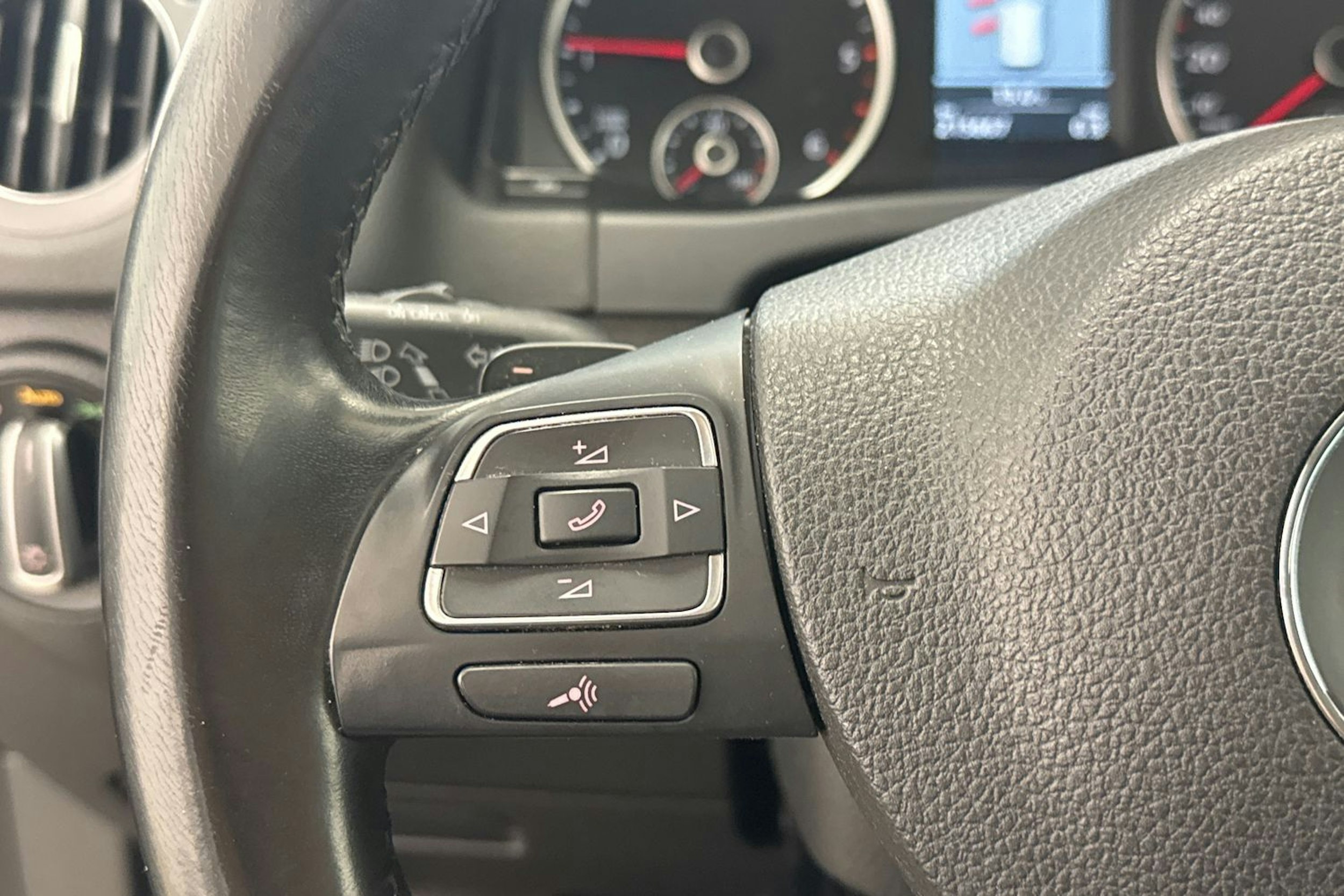 sininen Volkswagen Tiguan 2012 kuva 16.