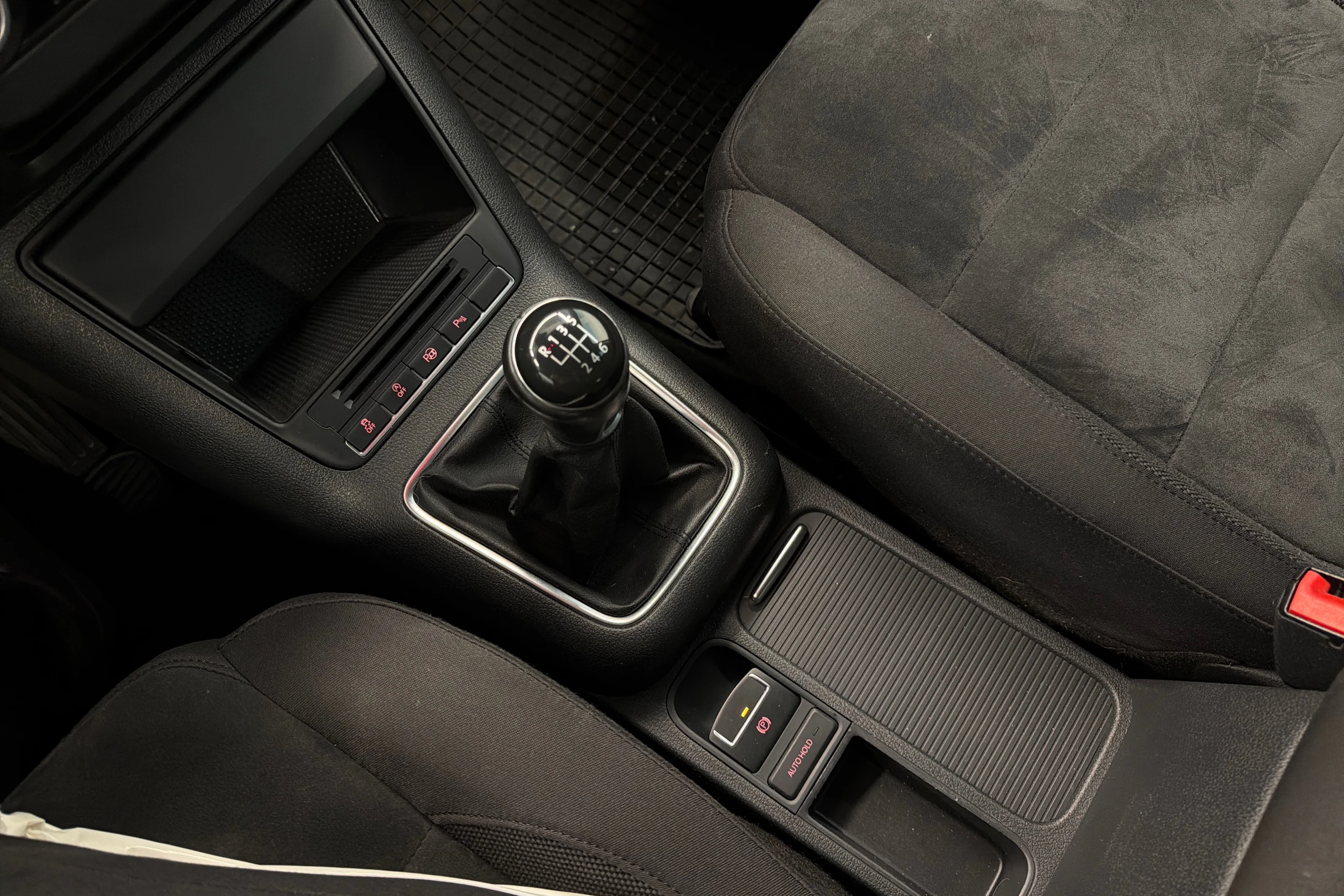 ruskea (beige) Volkswagen Tiguan 2012 kuva 20.