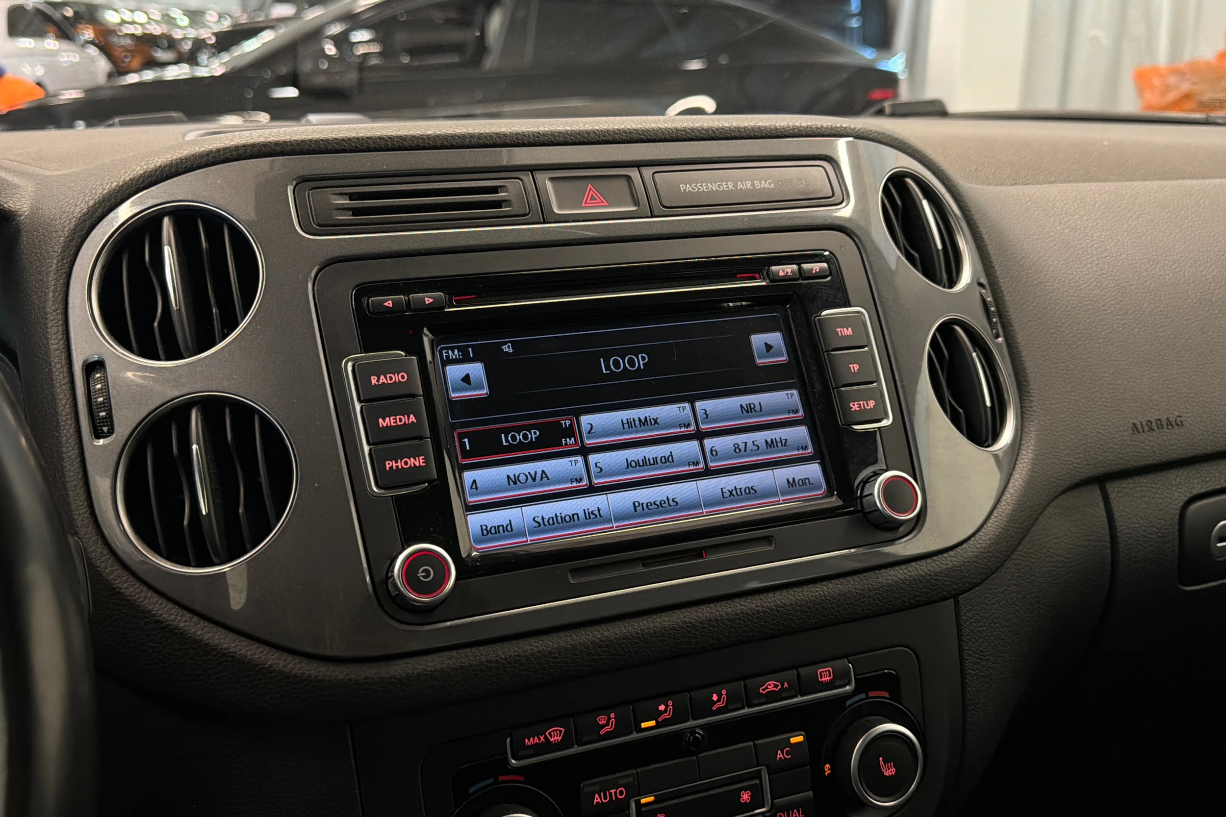 ruskea (beige) Volkswagen Tiguan 2012 kuva 22.