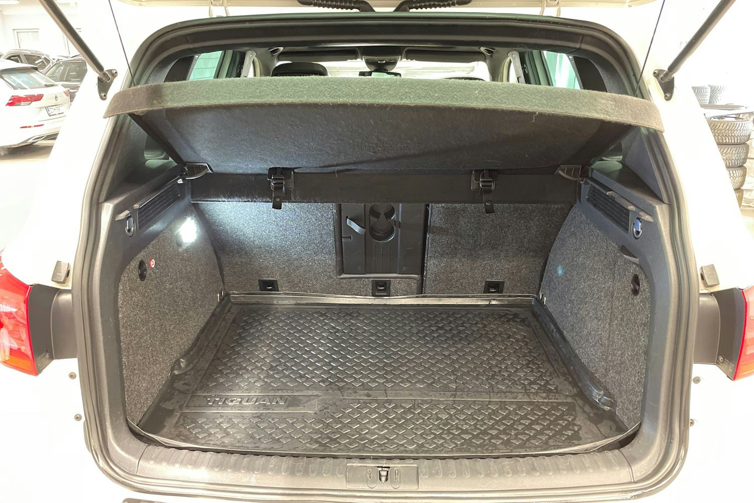 valkoinen Volkswagen Tiguan 2013 kuva 14.