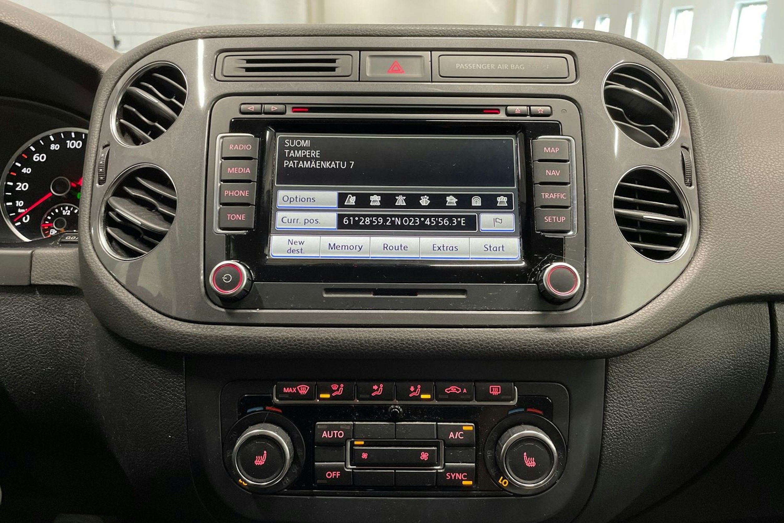 valkoinen Volkswagen Tiguan 2013 kuva 16.