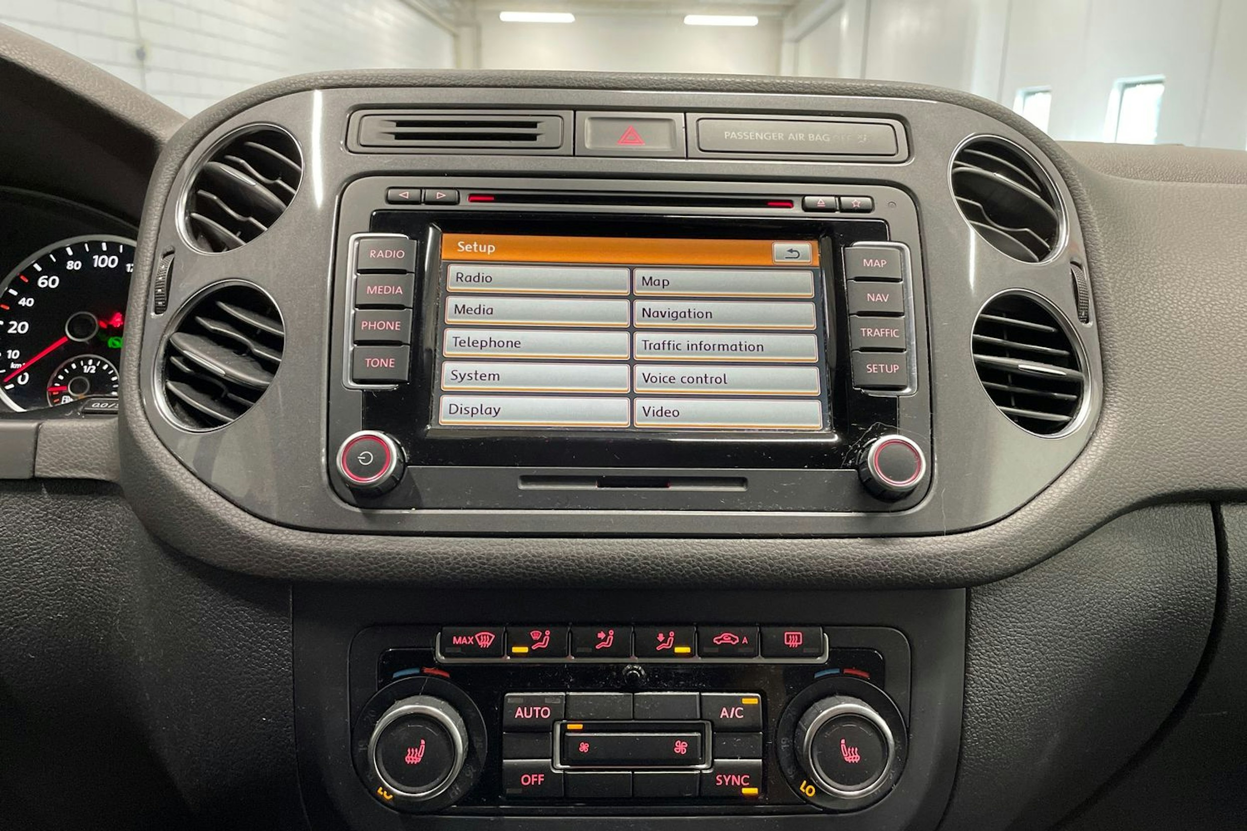 valkoinen Volkswagen Tiguan 2013 kuva 18.