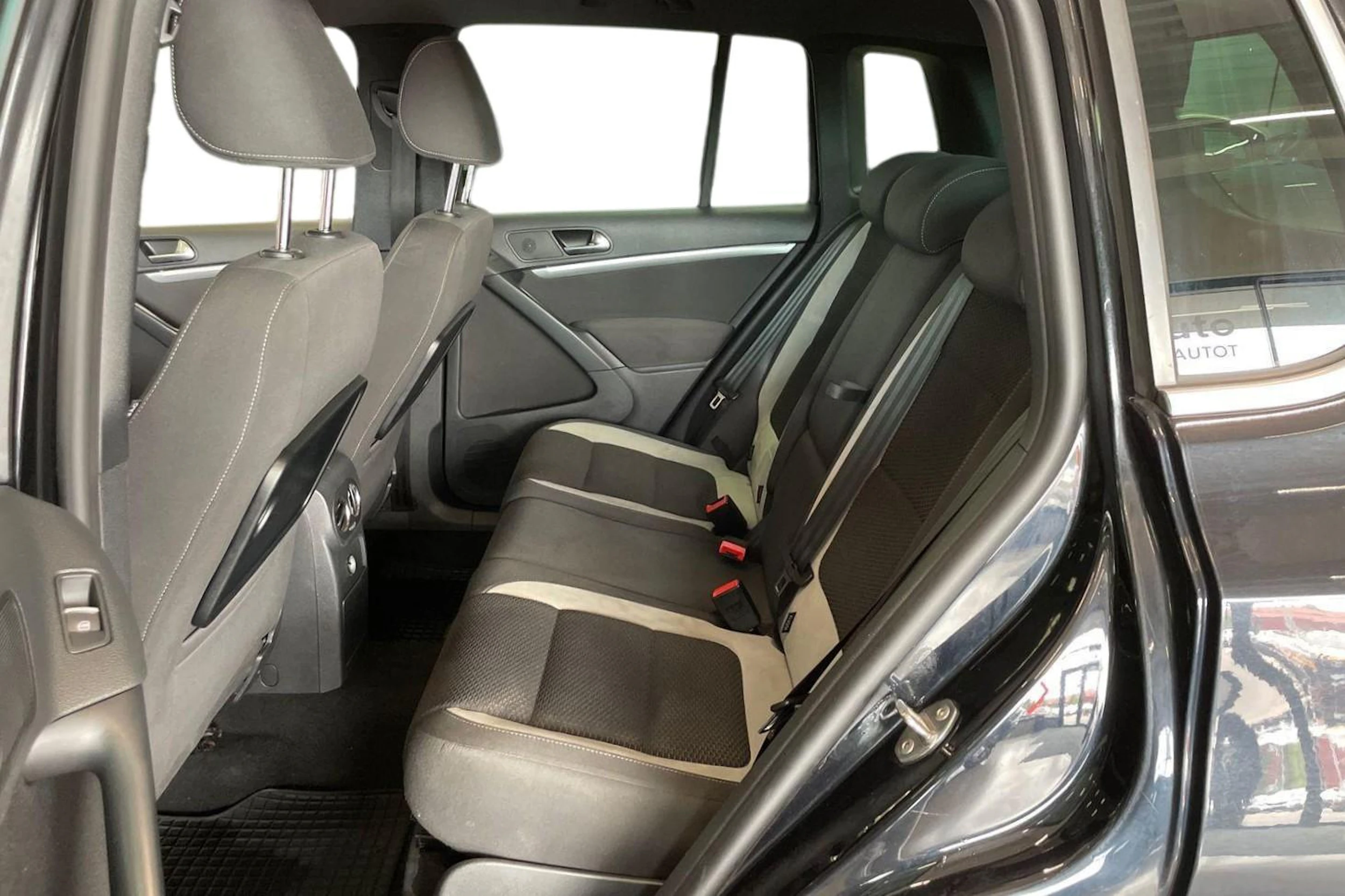 musta Volkswagen Tiguan 2013 kuva 8.