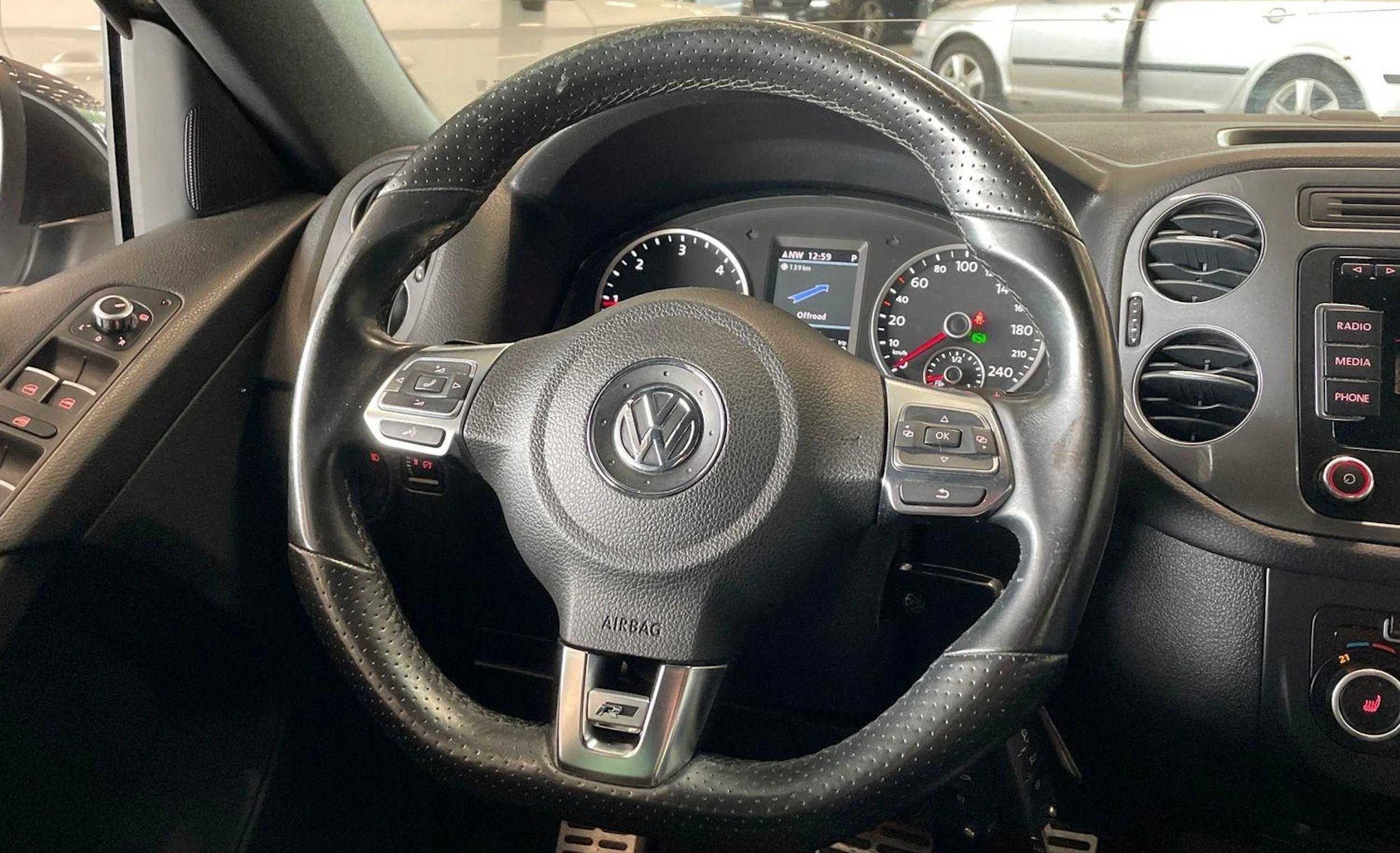 musta Volkswagen Tiguan 2013 kuva 11.