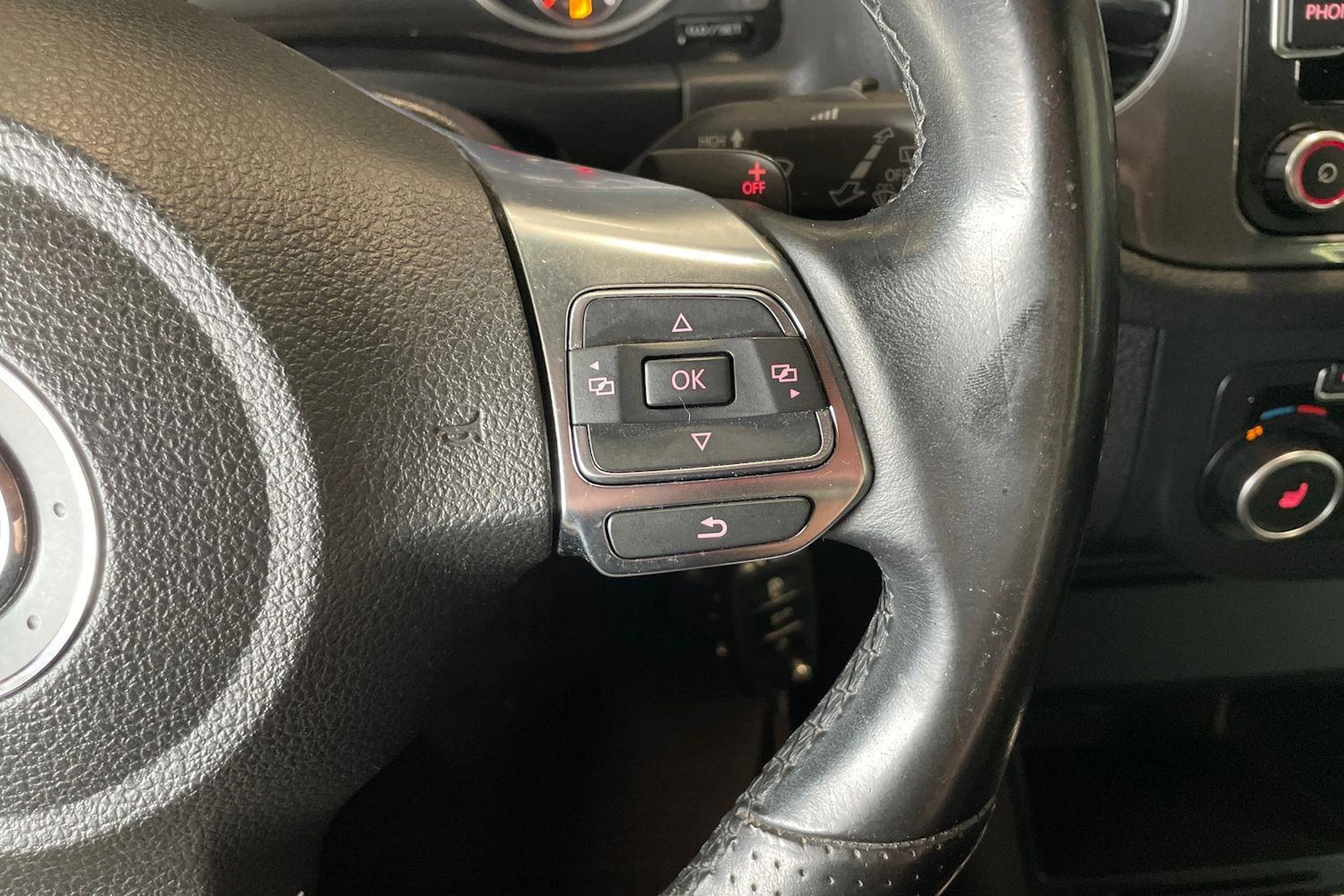 musta Volkswagen Tiguan 2013 kuva 13.