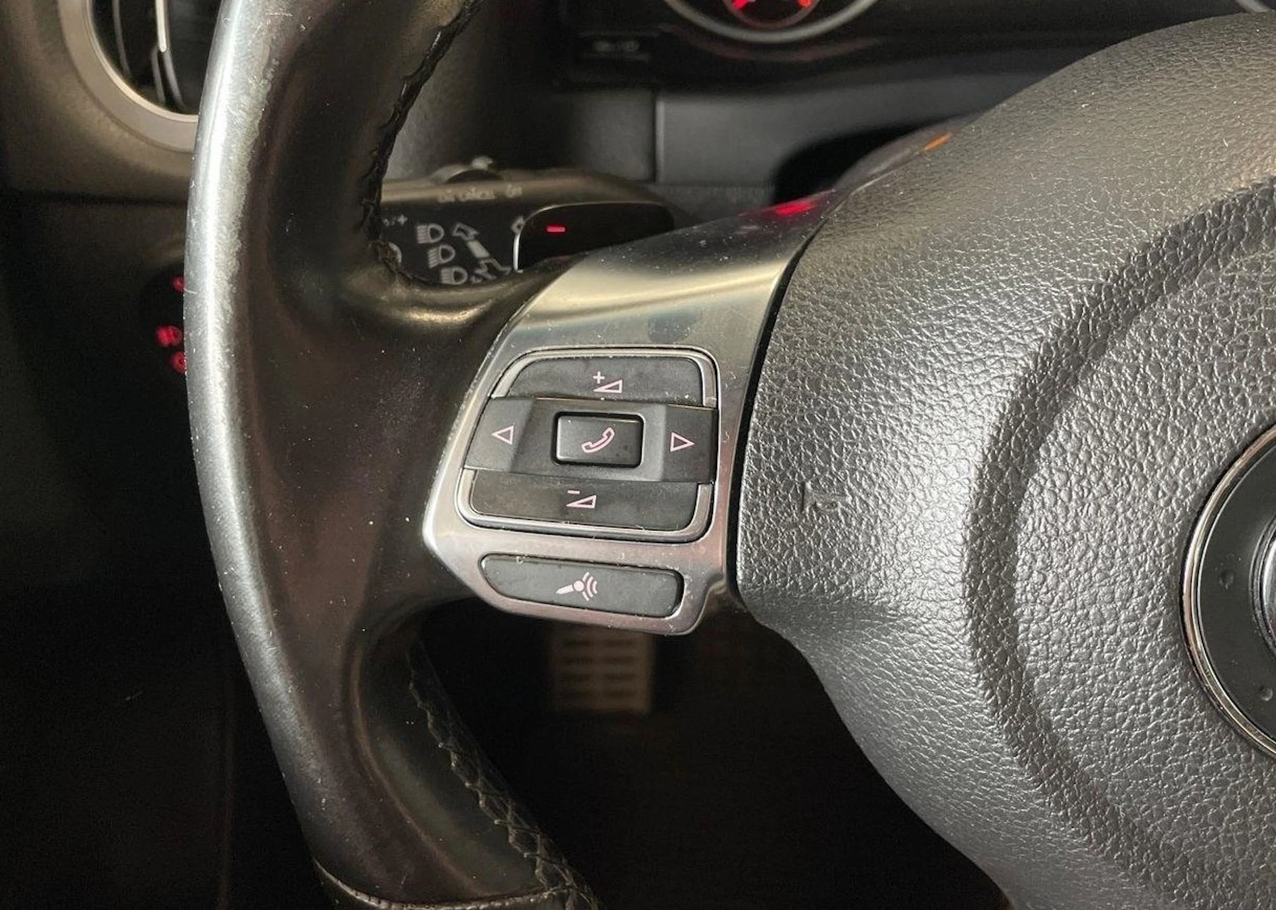 musta Volkswagen Tiguan 2013 kuva 14.