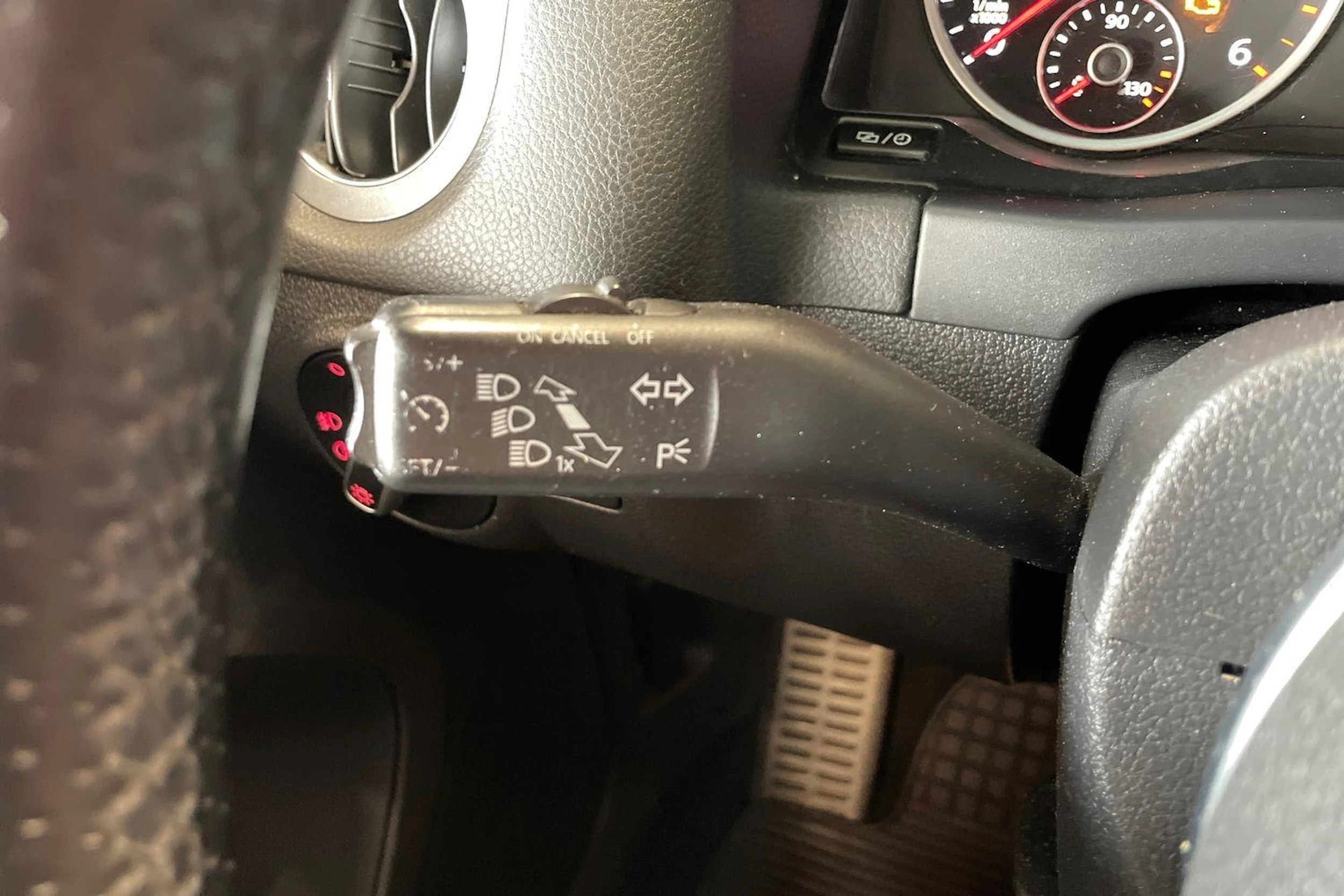 musta Volkswagen Tiguan 2013 kuva 15.
