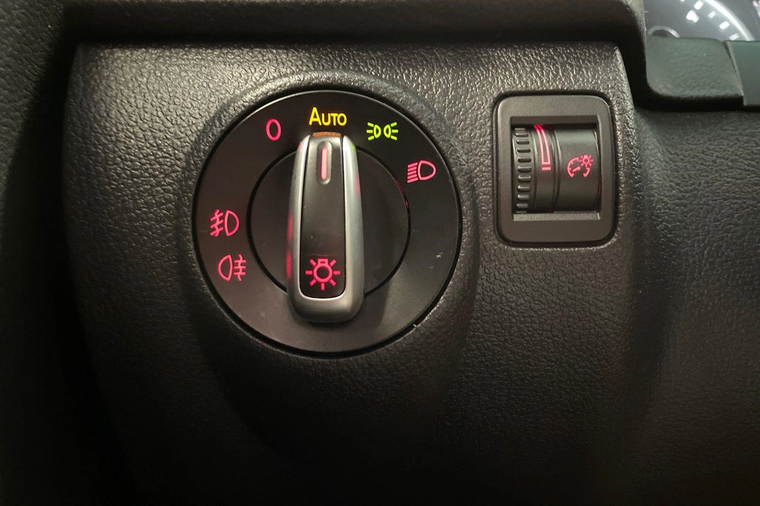 musta Volkswagen Tiguan 2013 kuva 16.