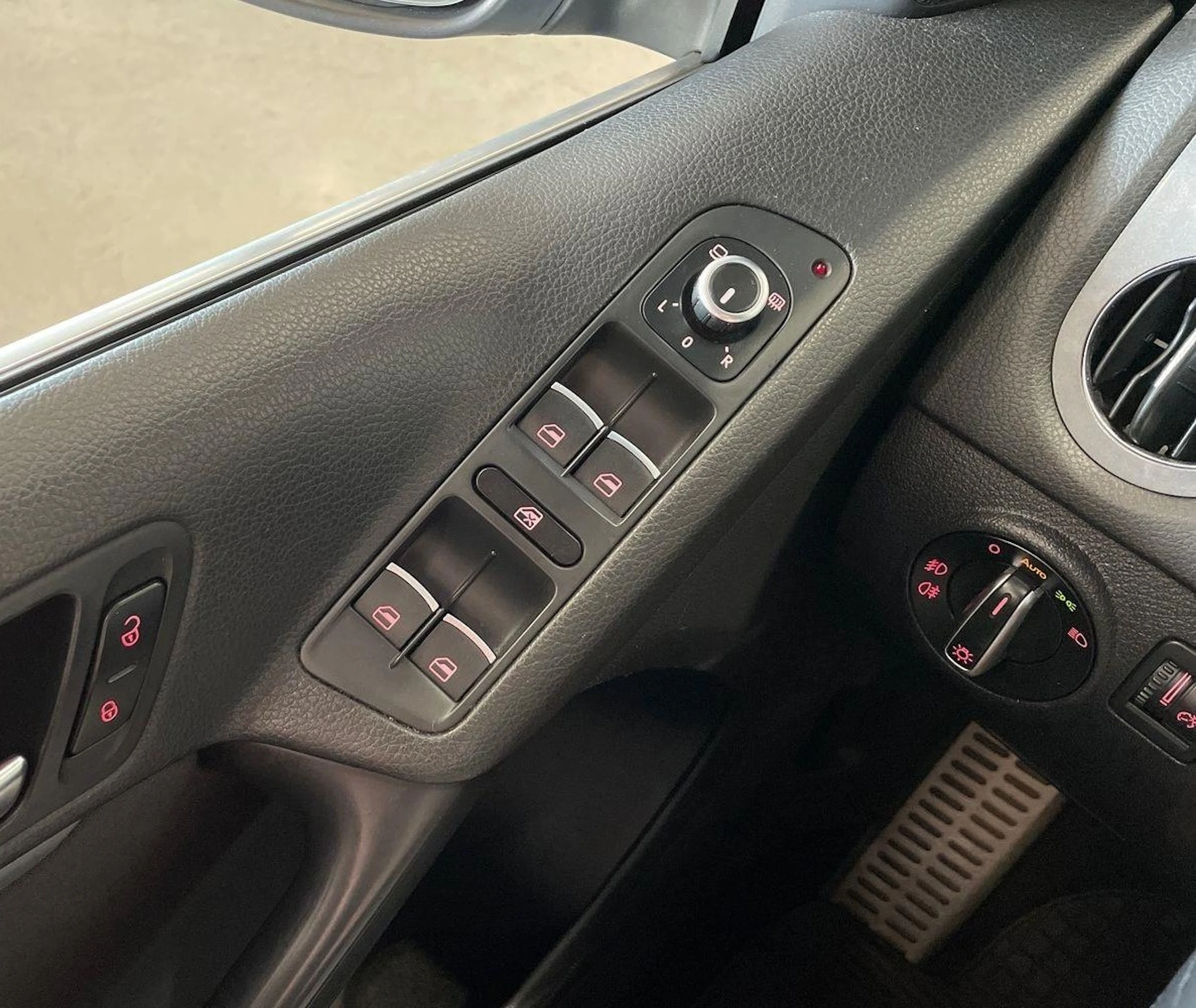 musta Volkswagen Tiguan 2013 kuva 17.