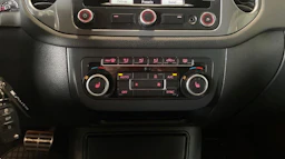 musta Volkswagen Tiguan 2013 kuva 23.