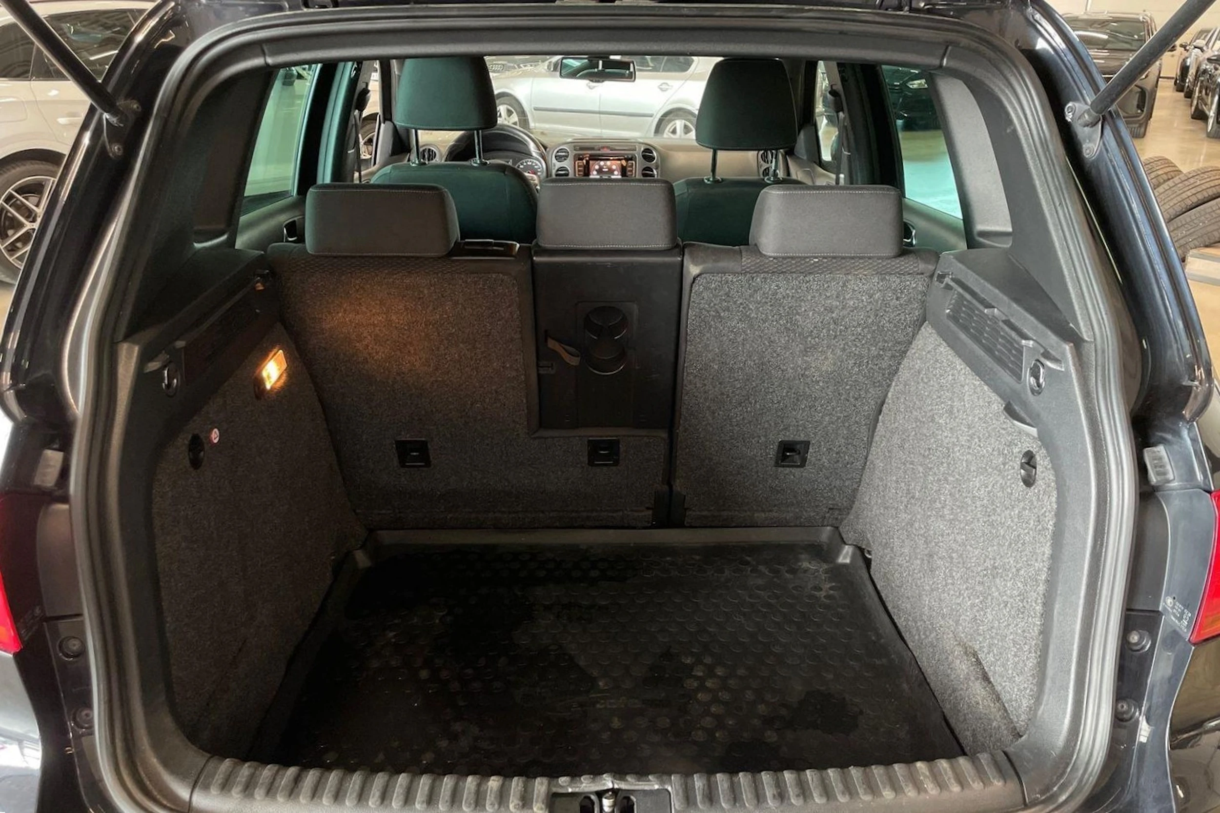 musta Volkswagen Tiguan 2013 kuva 25.