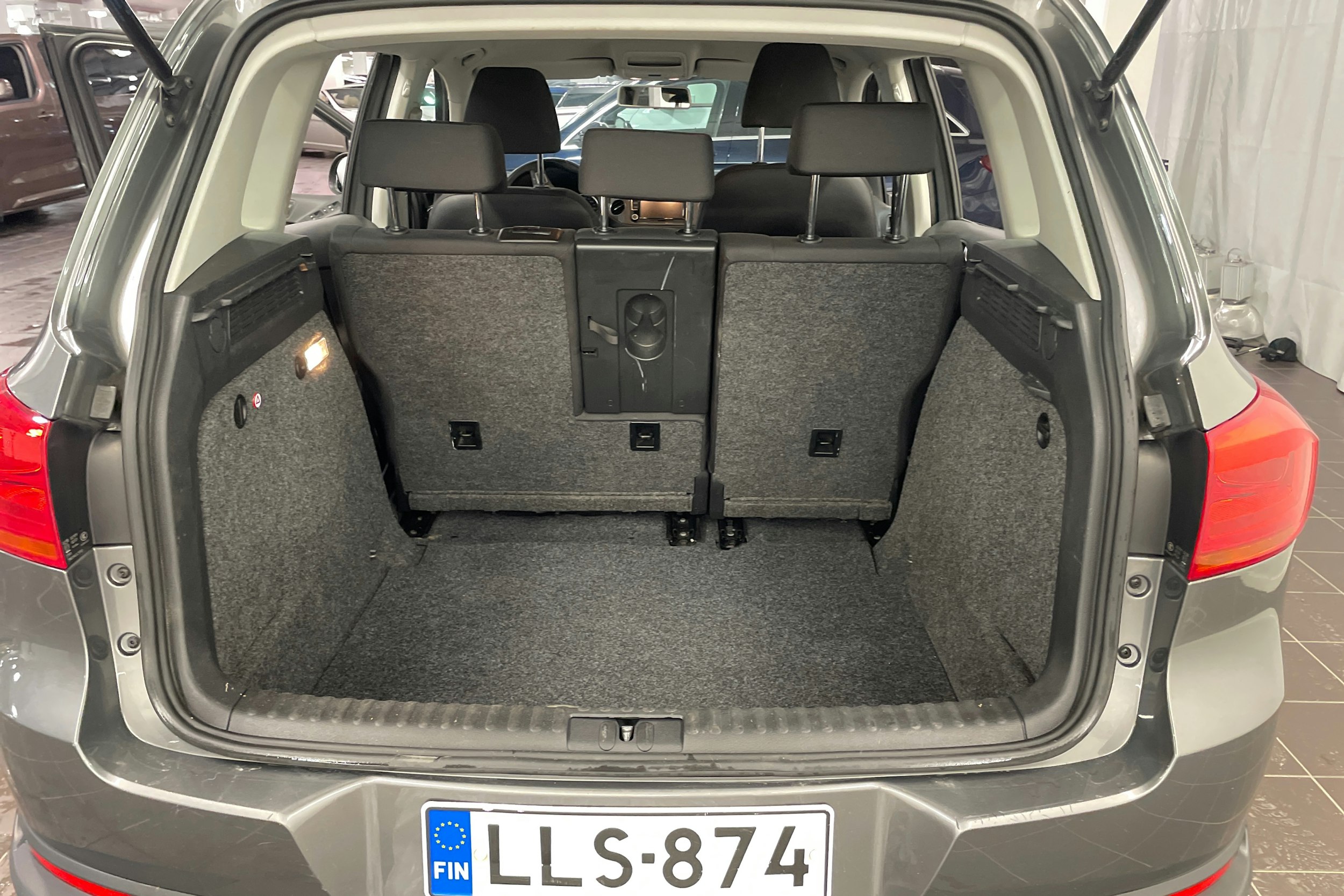 harmaa Volkswagen Tiguan 2013 kuva 16.