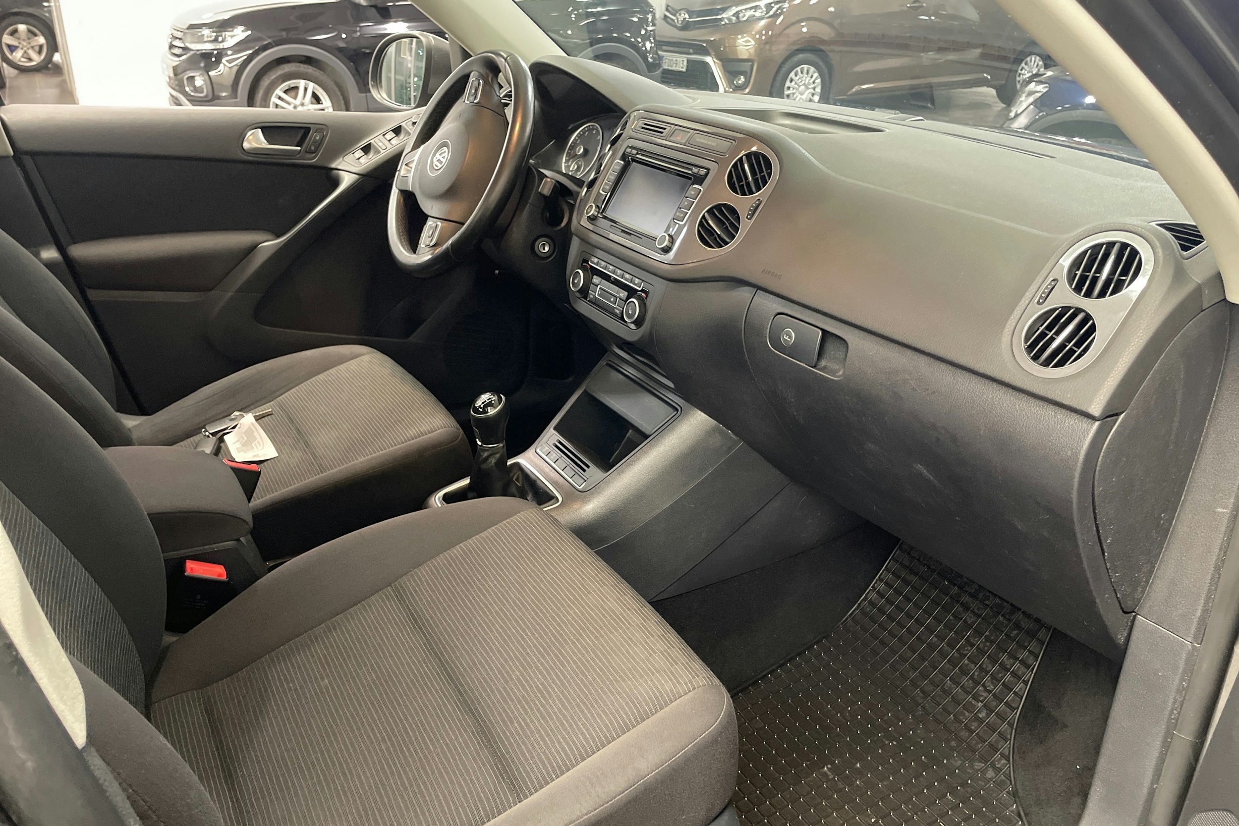 harmaa Volkswagen Tiguan 2013 kuva 18.