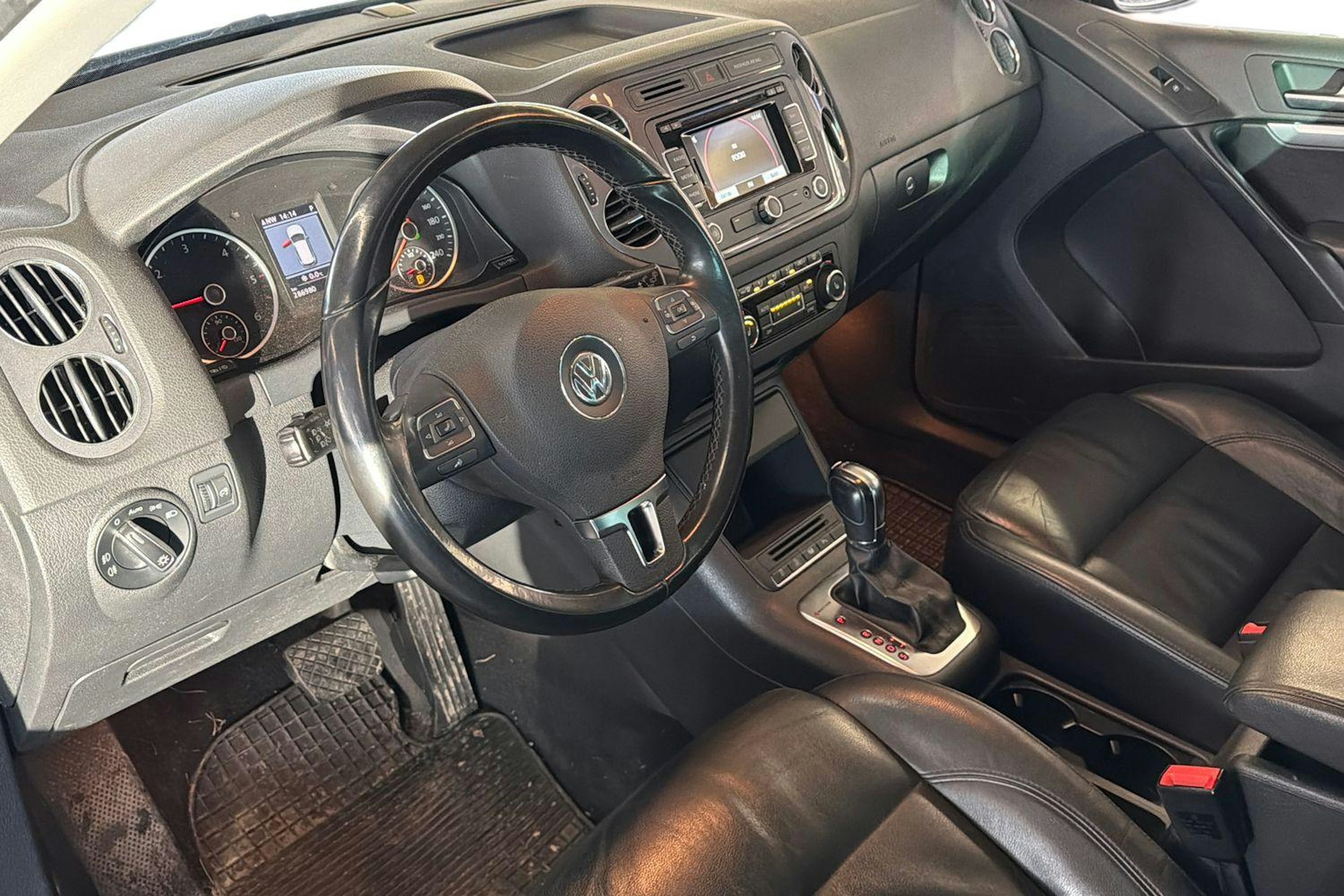 ruskea (beige) Volkswagen Tiguan 2013 kuva 3.