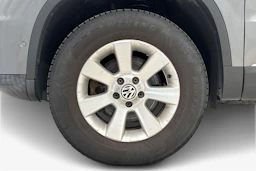 met. harmaa Volkswagen Tiguan 2013 kuva 12.