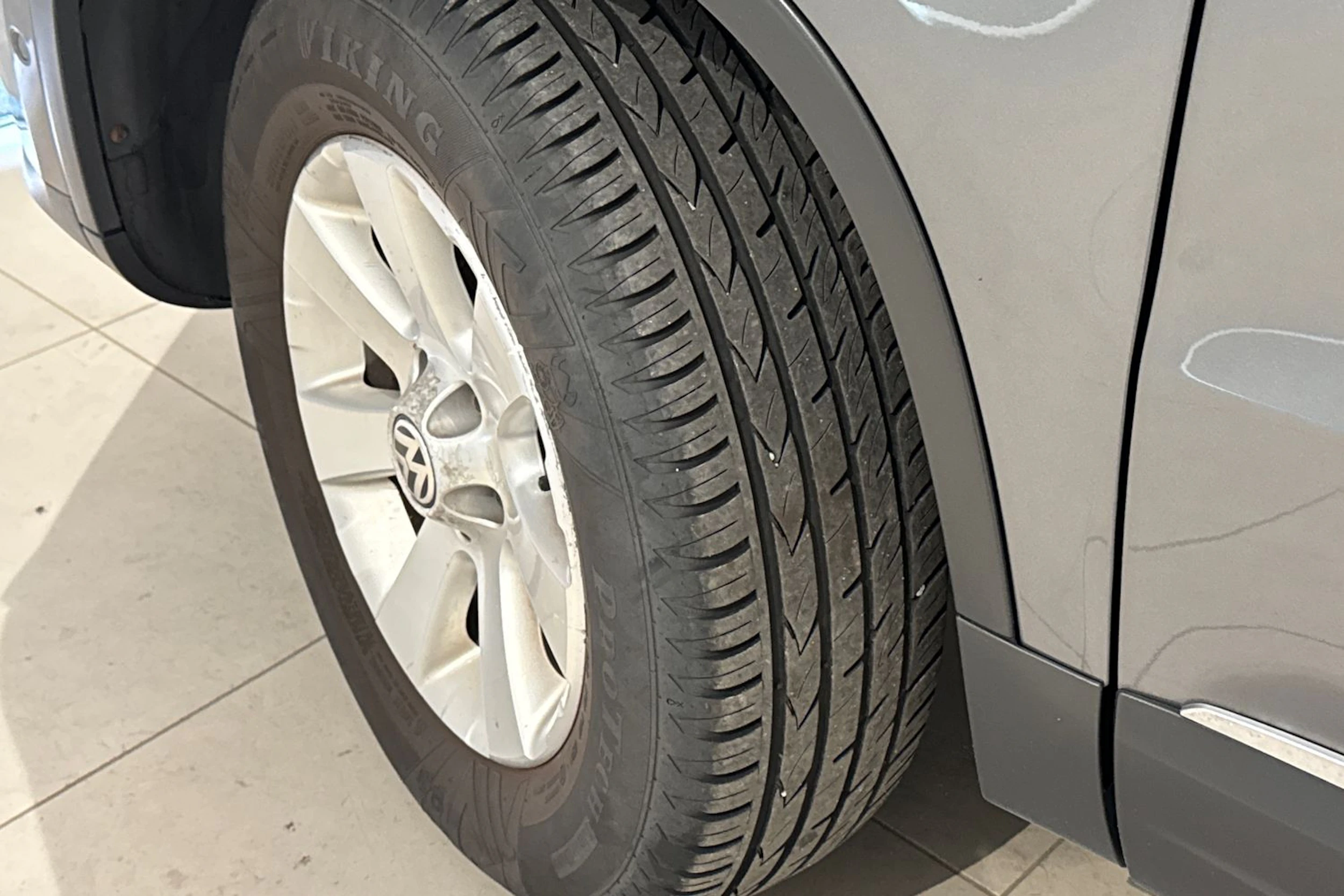 met. harmaa Volkswagen Tiguan 2013 kuva 13.