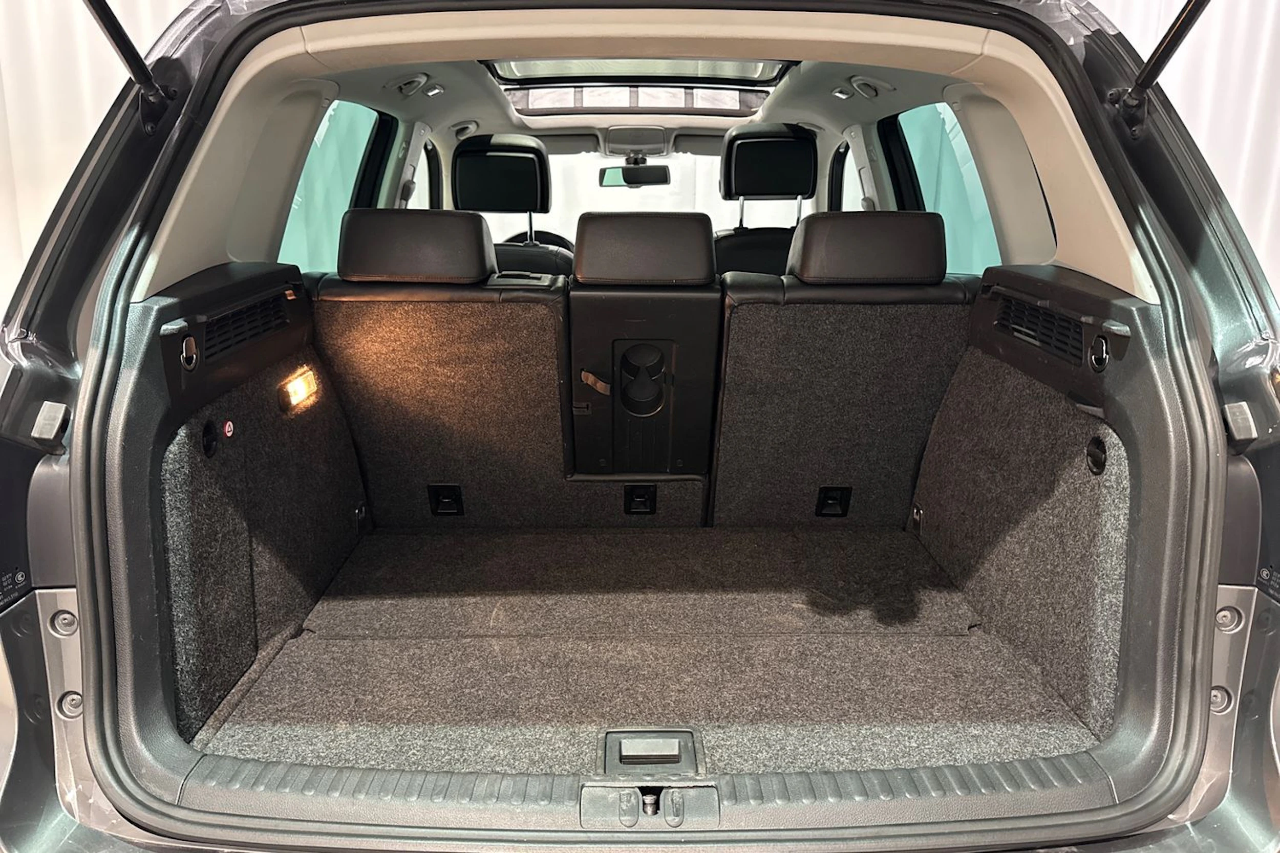 met. harmaa Volkswagen Tiguan 2013 kuva 16.