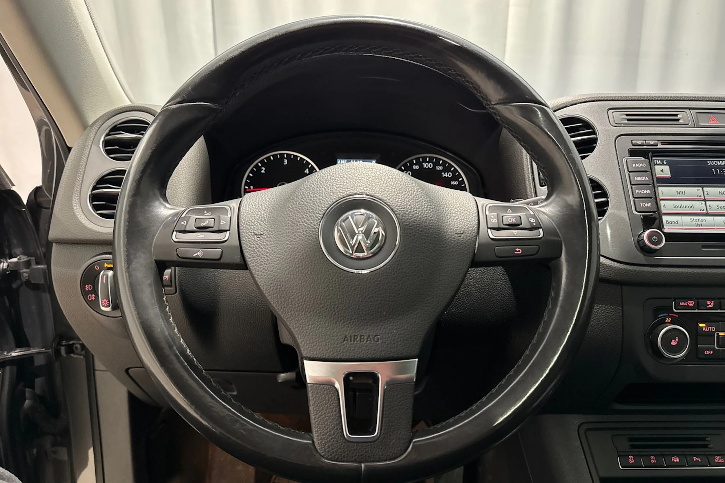 met. harmaa Volkswagen Tiguan 2013 kuva 20.