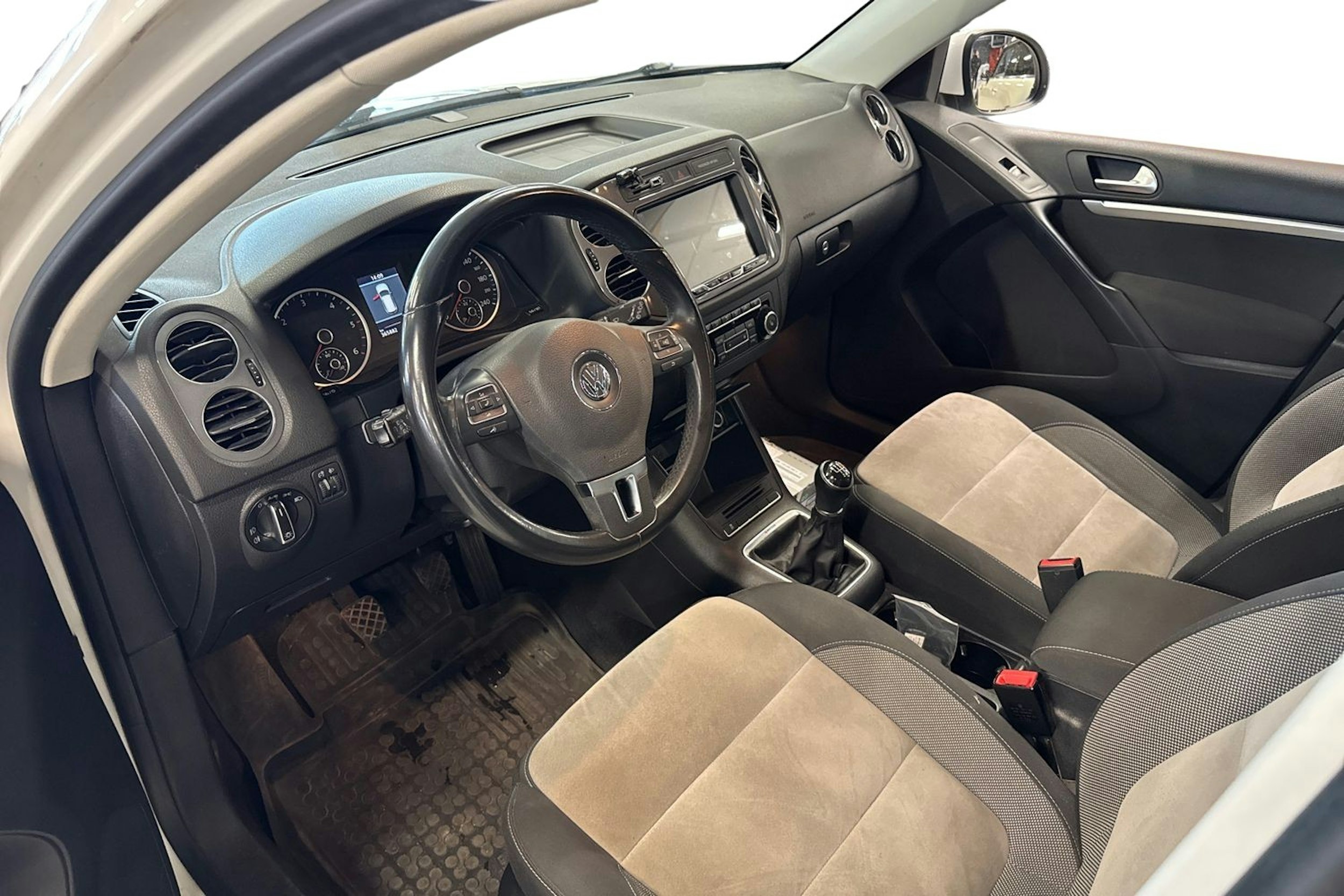 valkoinen Volkswagen Tiguan 2013 kuva 3.