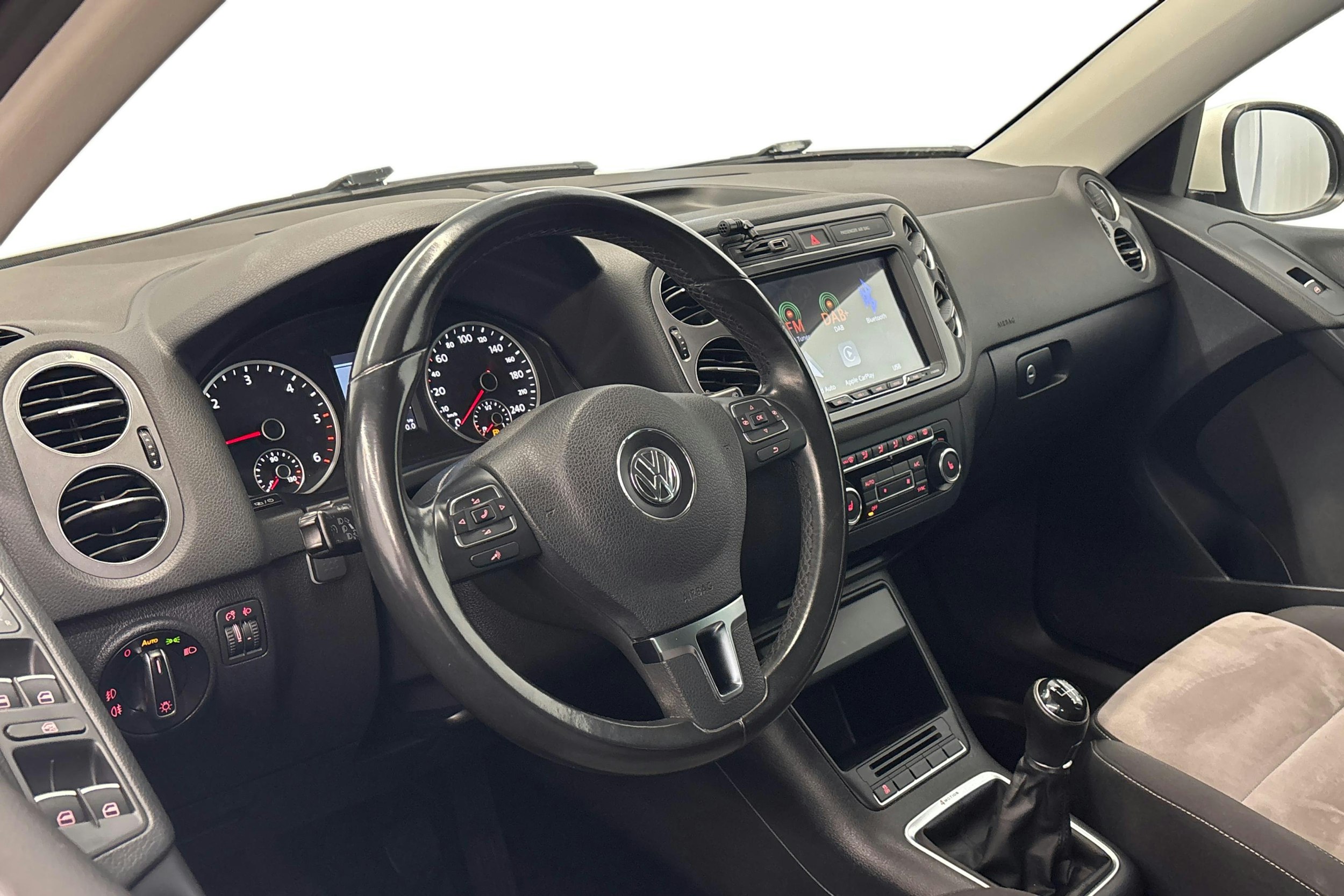 valkoinen Volkswagen Tiguan 2013 kuva 6.