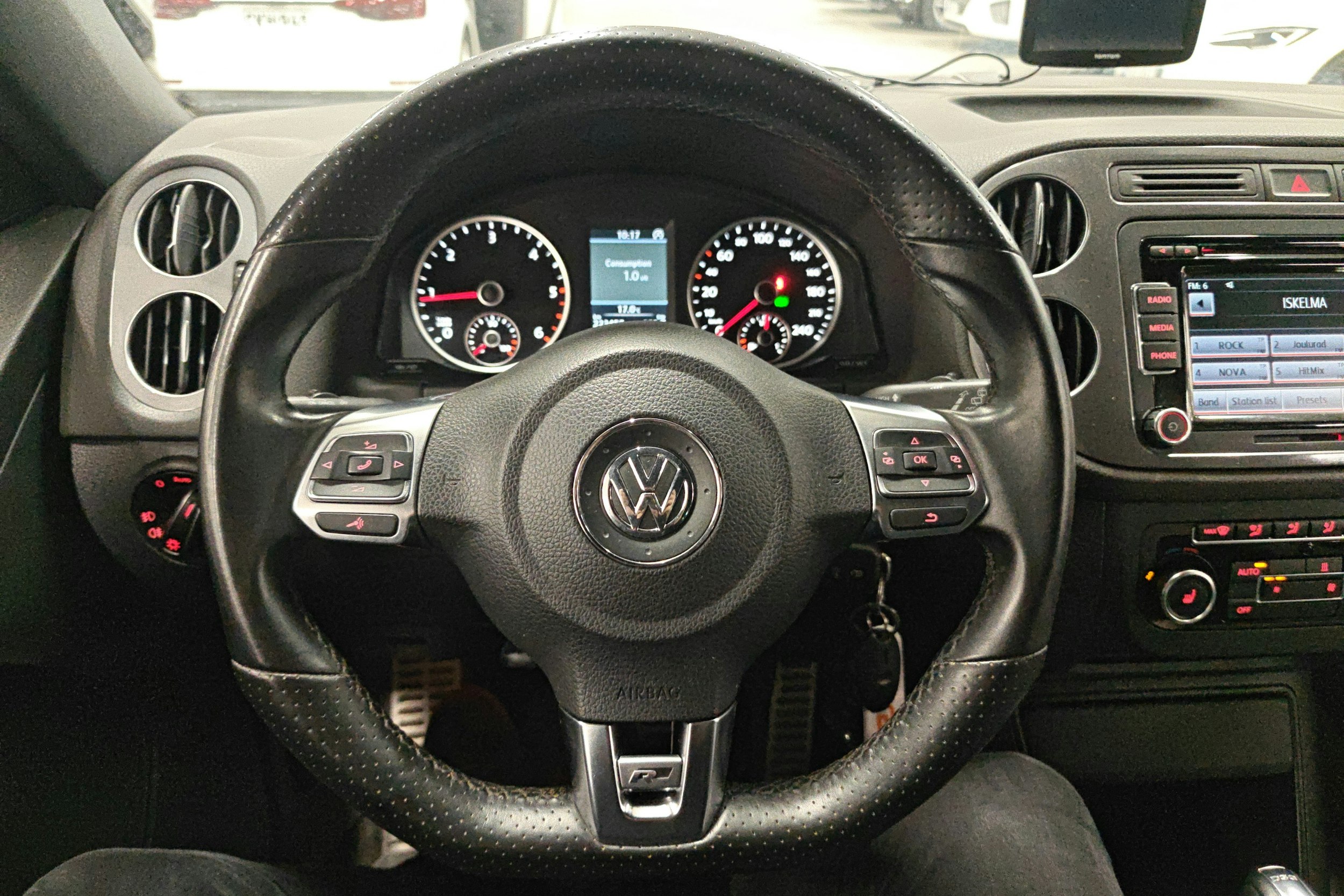 musta Volkswagen Tiguan 2013 kuva 14.