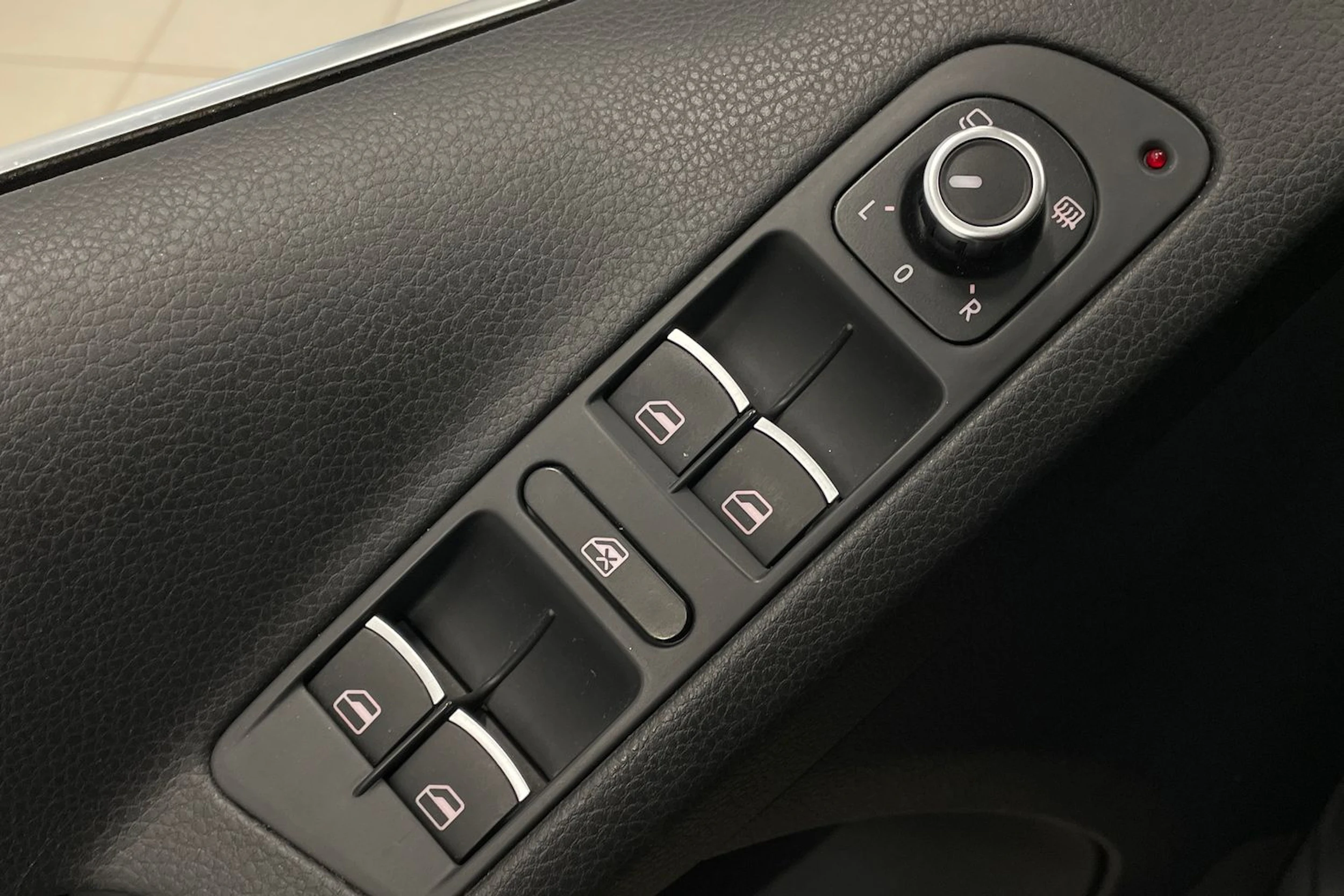 Ruskea (beige) Volkswagen Tiguan 2013 kuva 15.